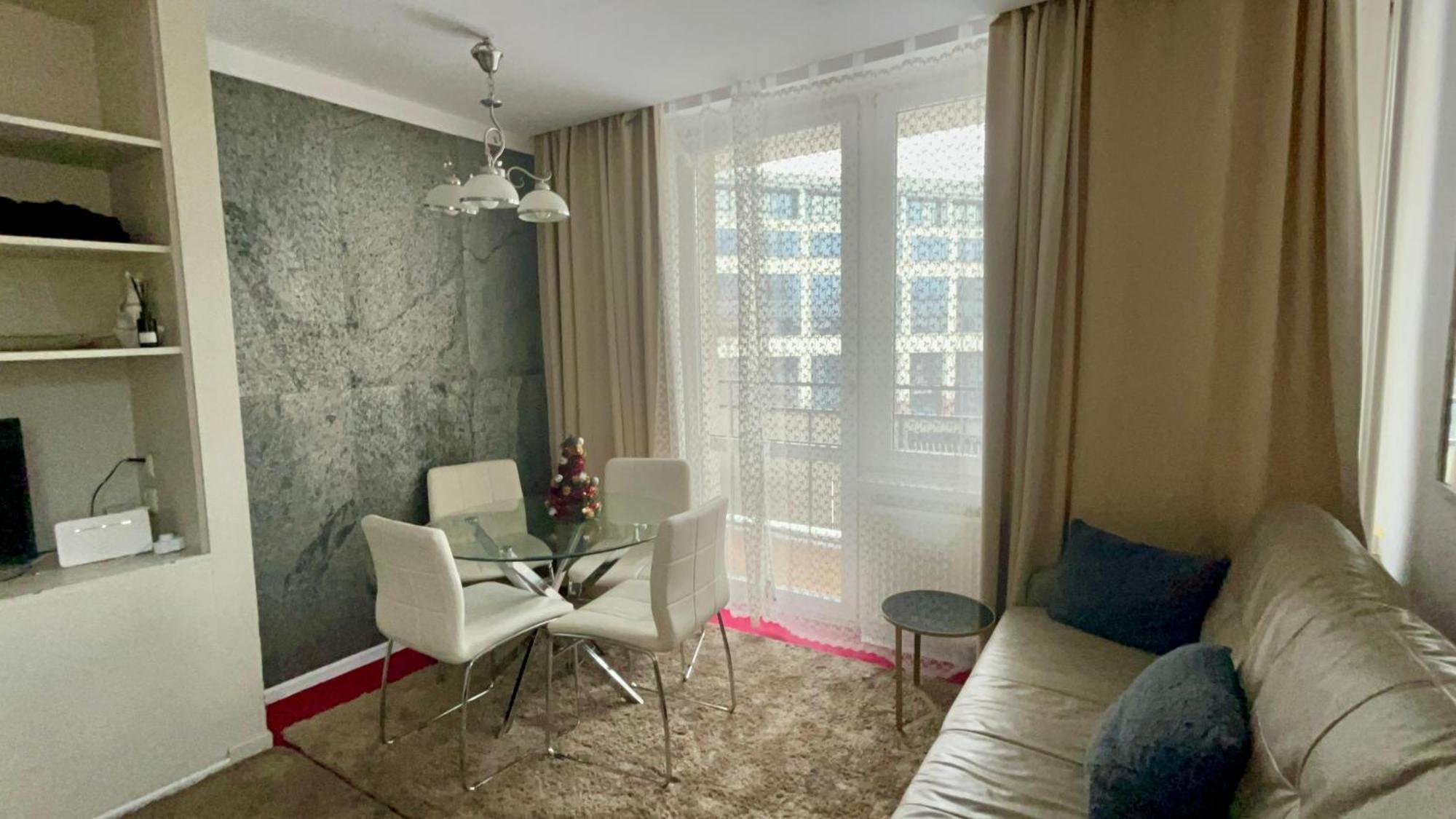 Perfect Location Two Bedrooms With Balkony Warsaw