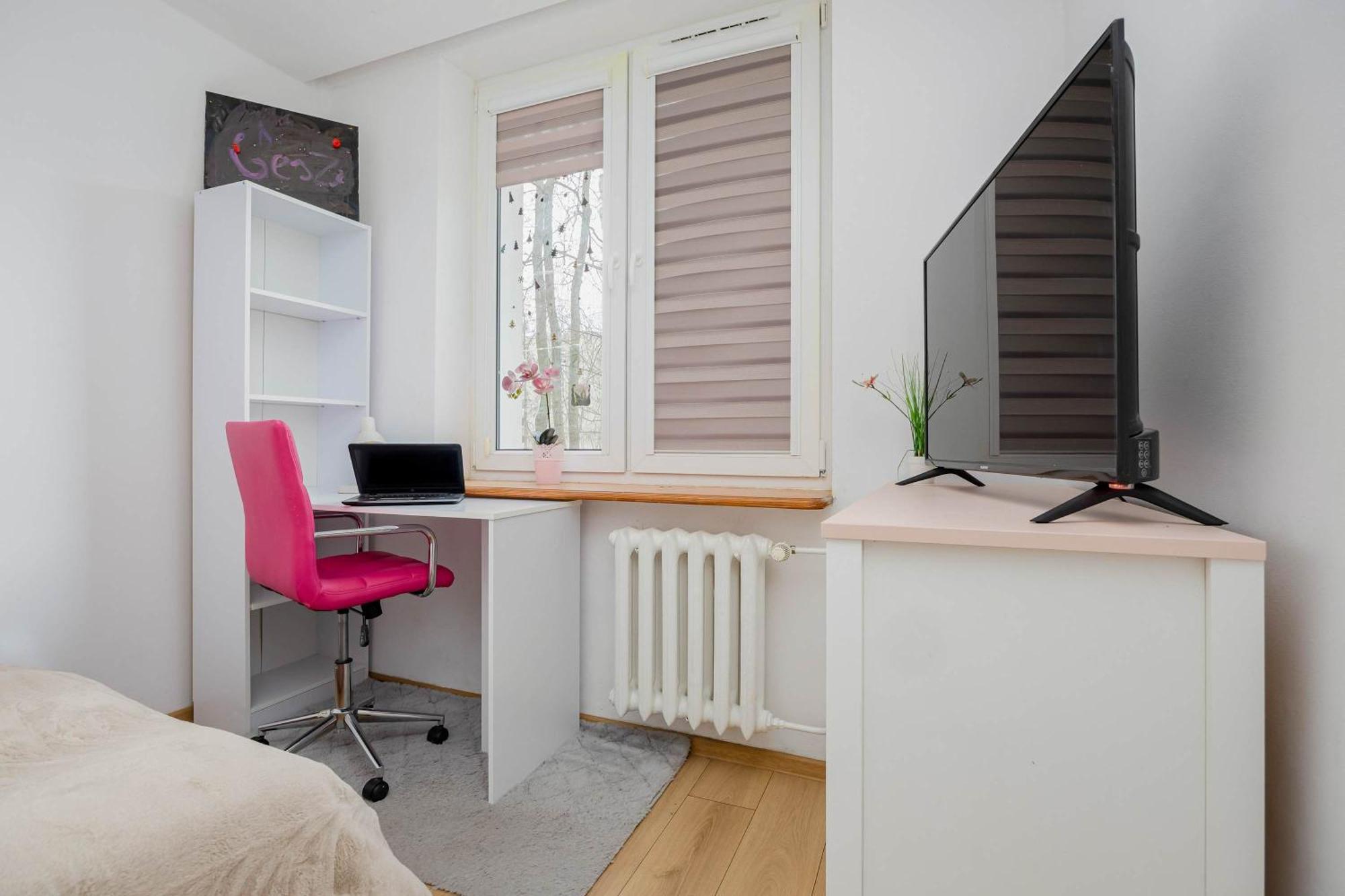 Cosy & Bright With Parking By Renters Apartment