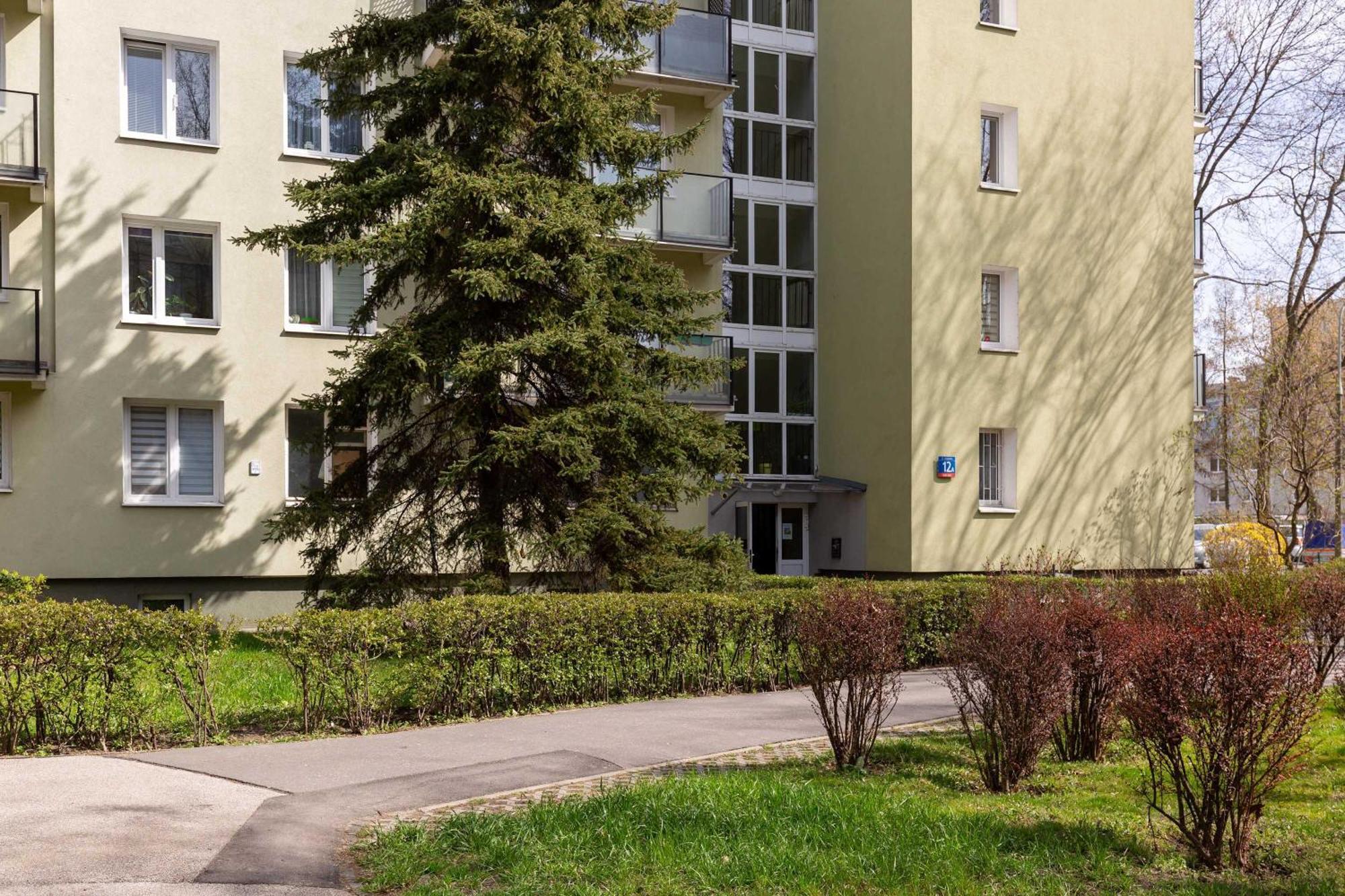 Apartment Cosy & Bright With Parking By Renters *