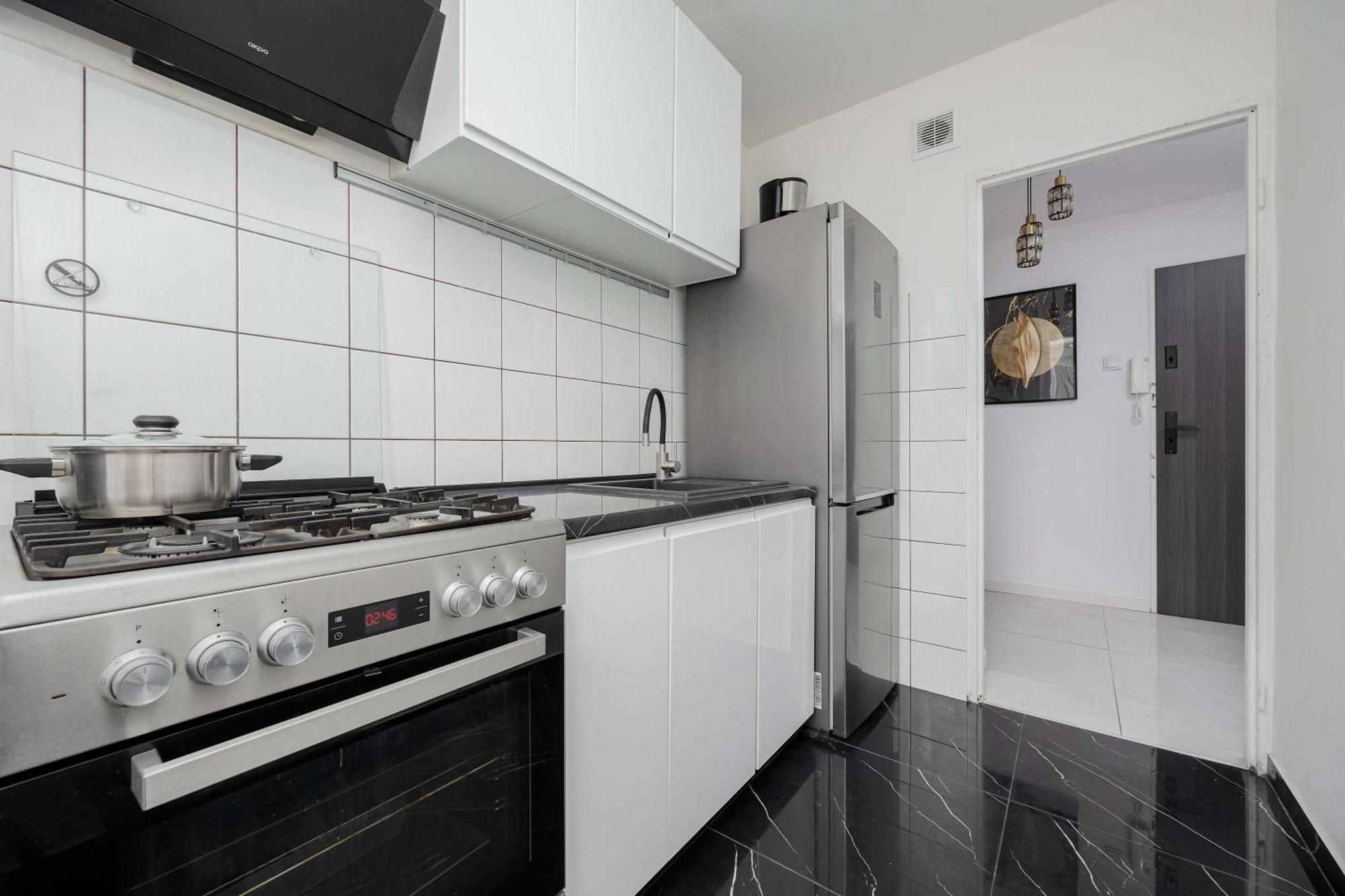 Cosy & Bright With Parking By Renters *