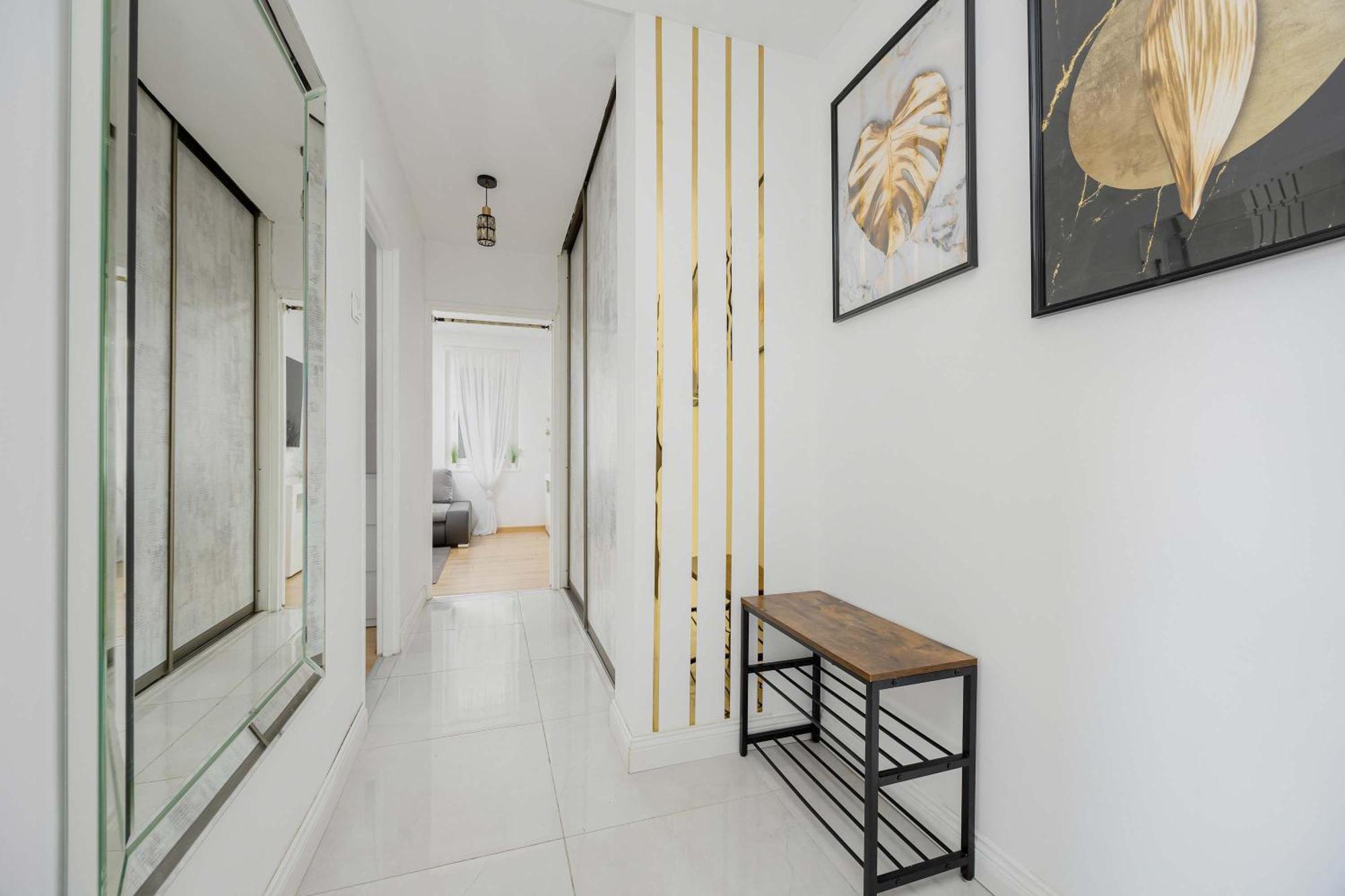 Cosy & Bright With Parking By Renters Apartment