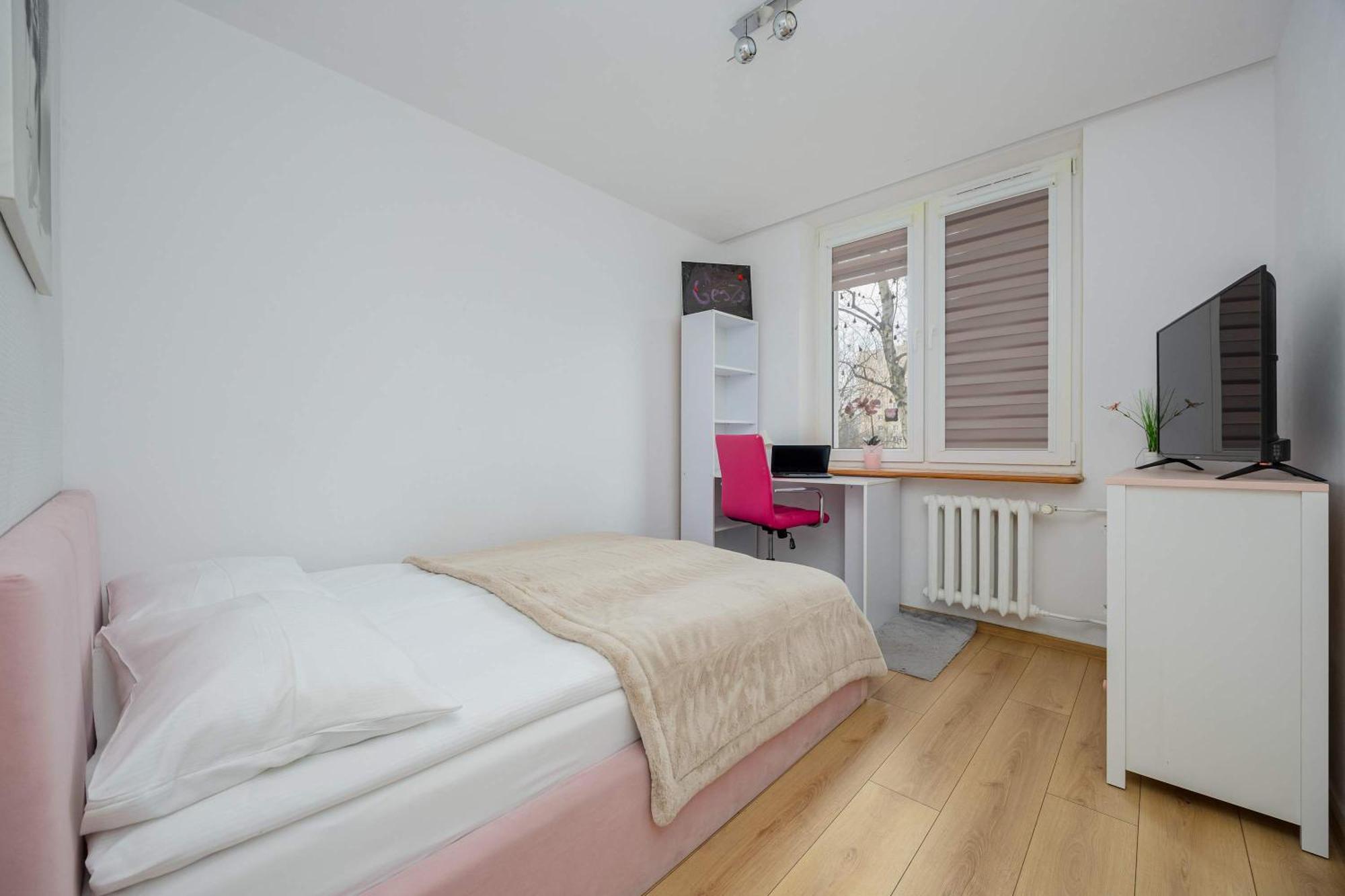 Cosy & Bright With Parking By Renters Apartment *