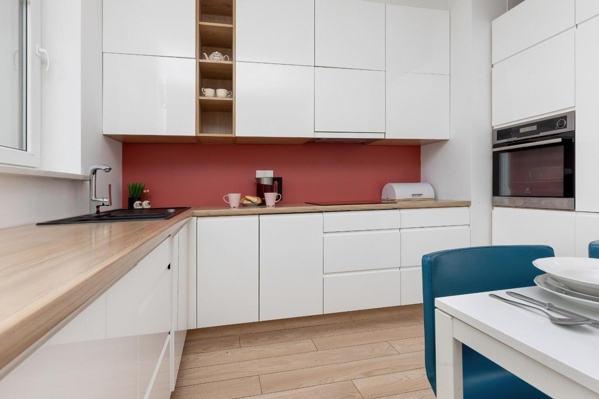 Apartment Cosy With Parking Nowaka-jezioranskiego Praga By Renters Warsaw