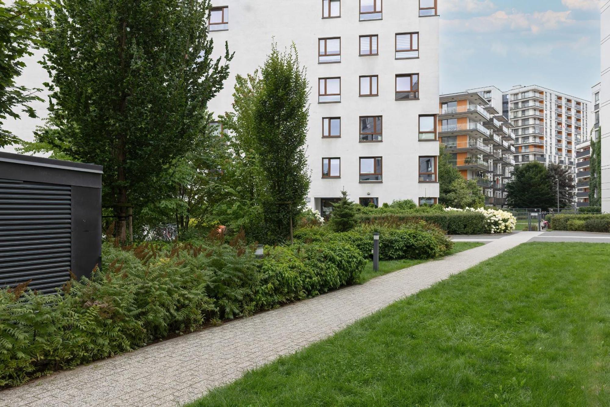 Apartment Cosy With Parking Nowaka-jezioranskiego Praga By Renters