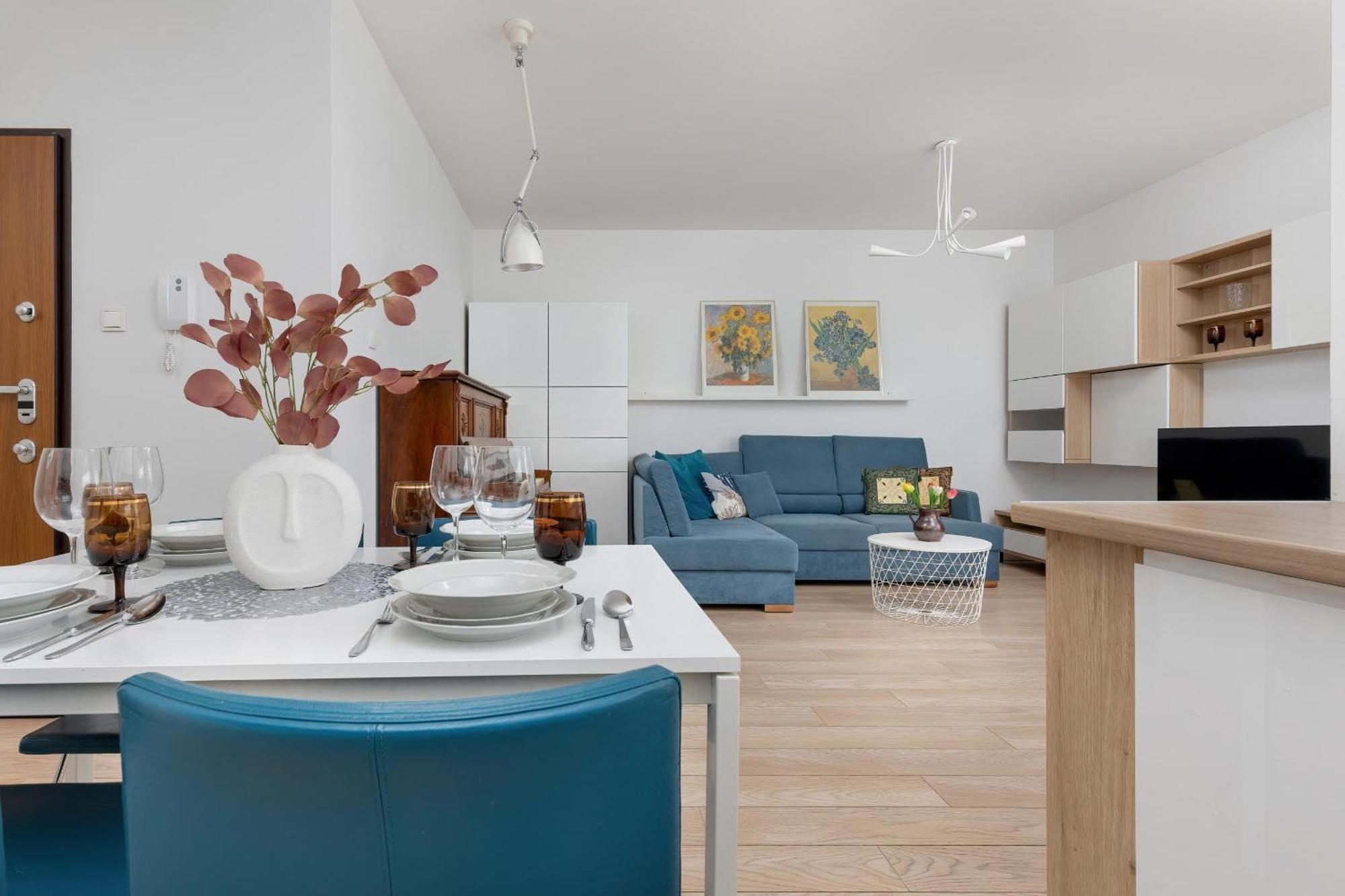 Apartment Cosy With Parking Nowaka-jezioranskiego Praga By Renters Warsaw
