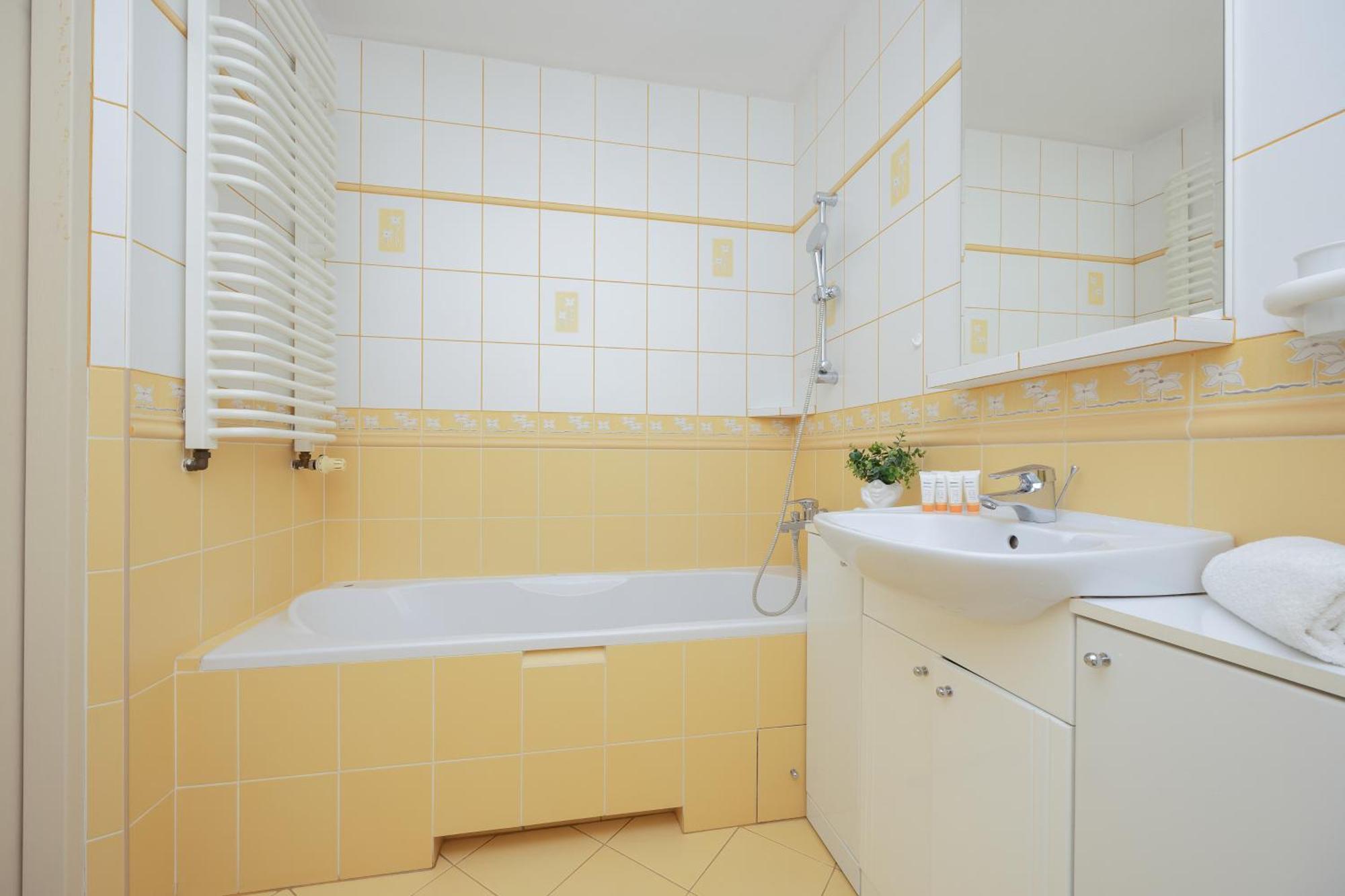 Stryjenskich Cozy With Balcony In Ursynow District By Renters *