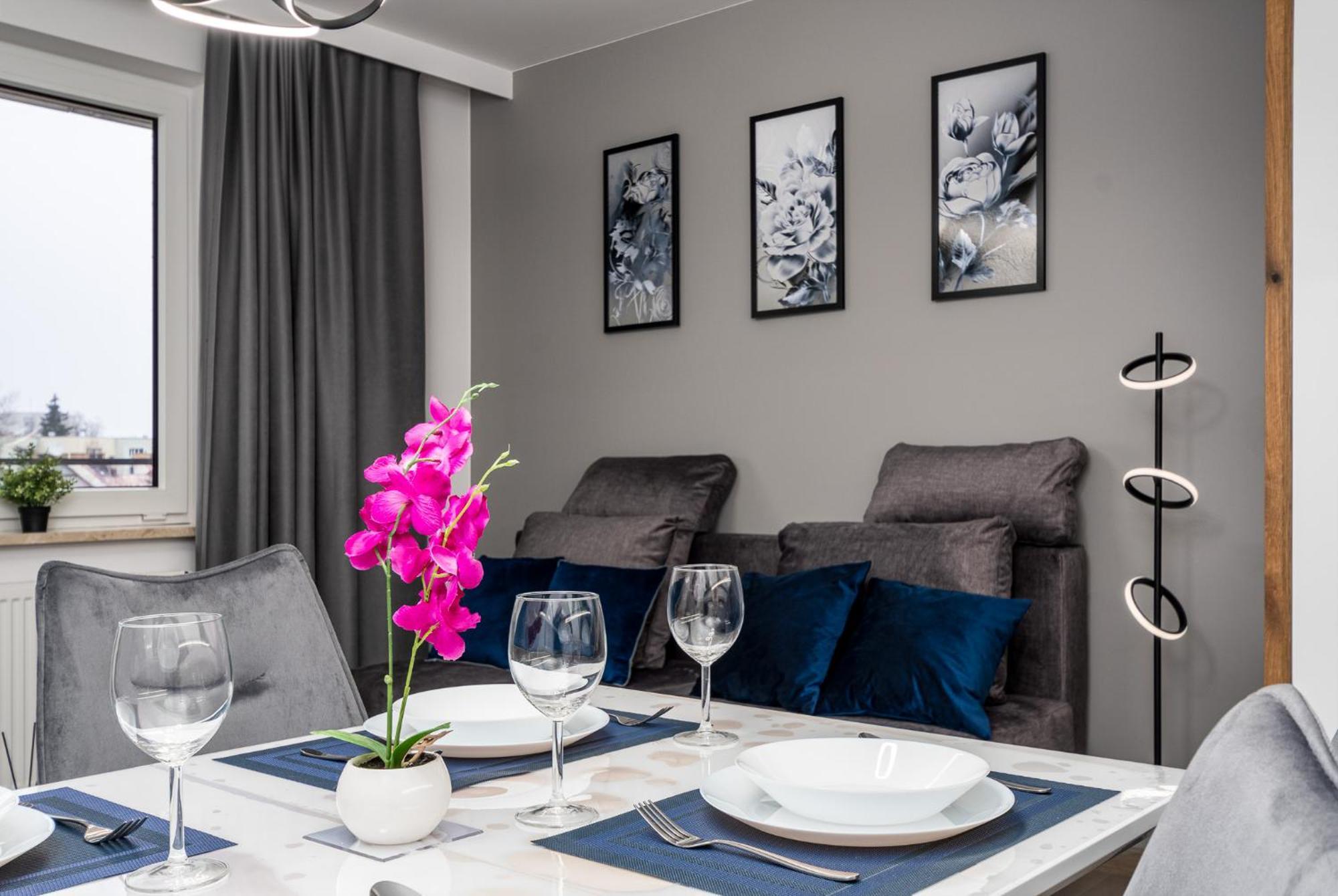 Pileckiego 59 By Perfect Free Parking * Warschau