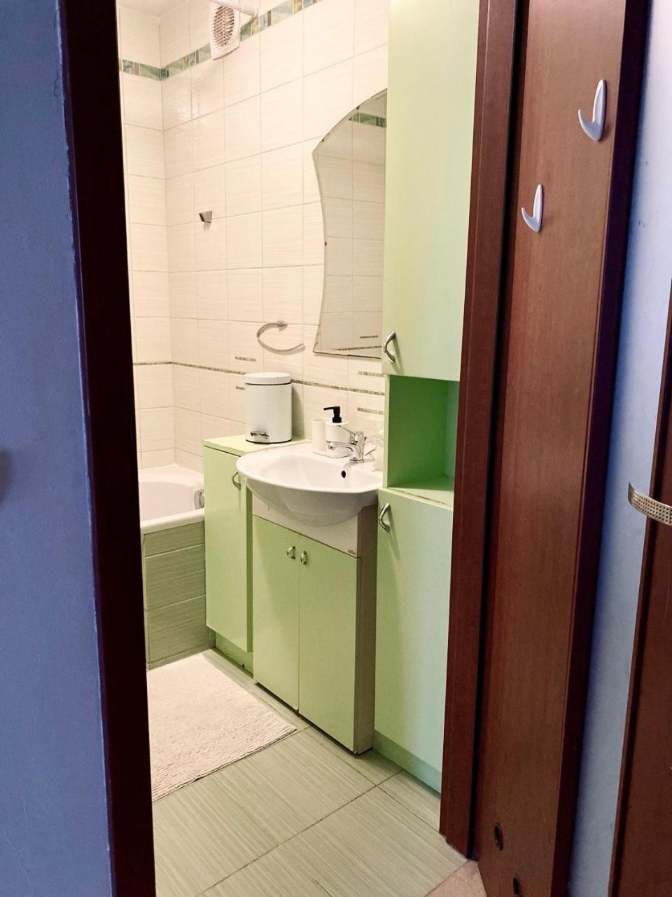Three-room On Skarbka Z Gor Apartament