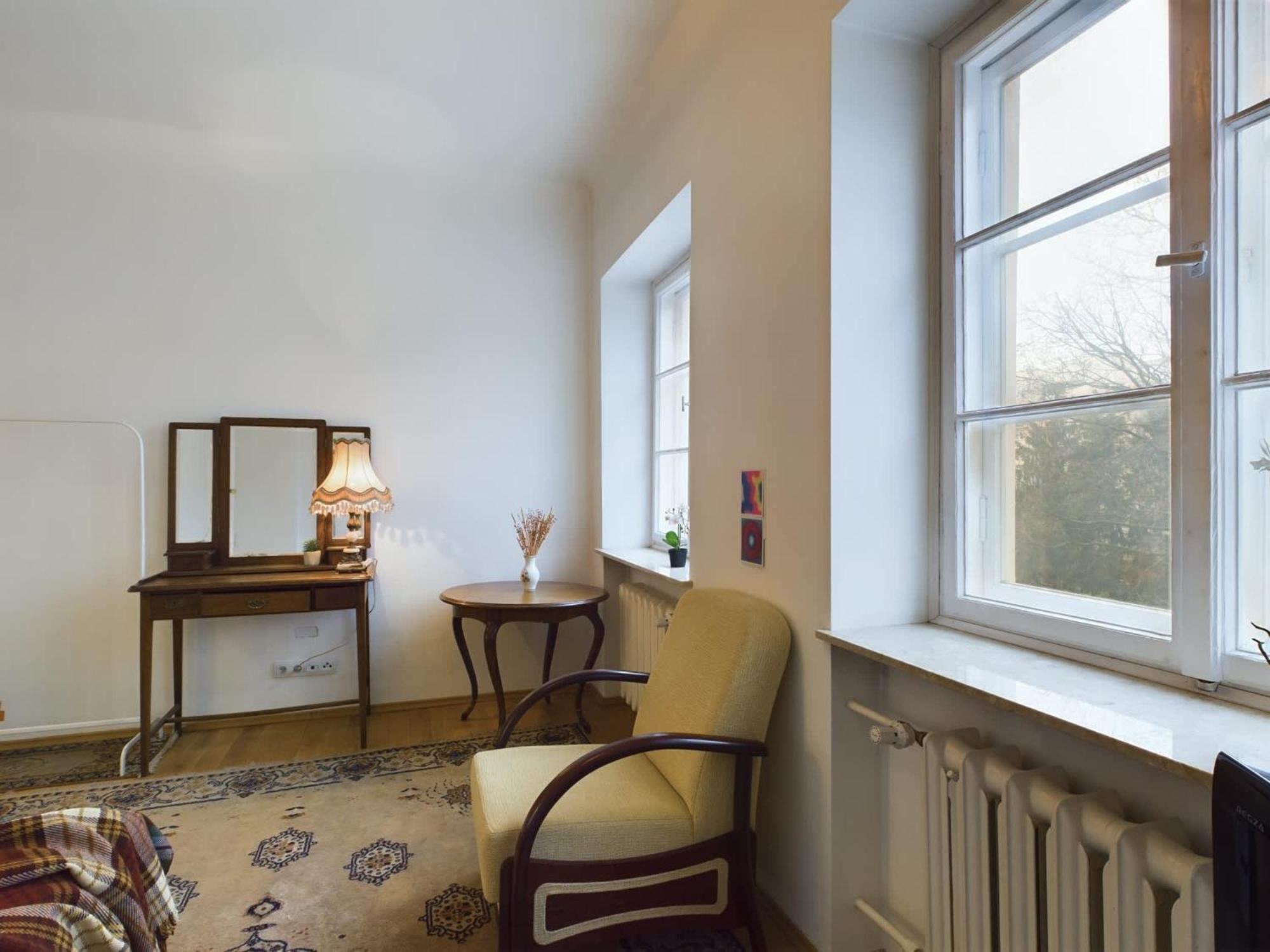 Cozy In Krakowskie Przedmiescie Near Old Town By Renters Warsaw