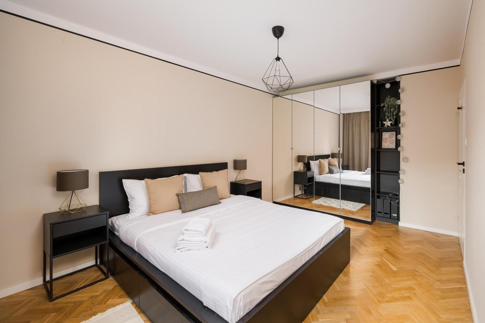 Metro Kabaty Deluxe Apartment *