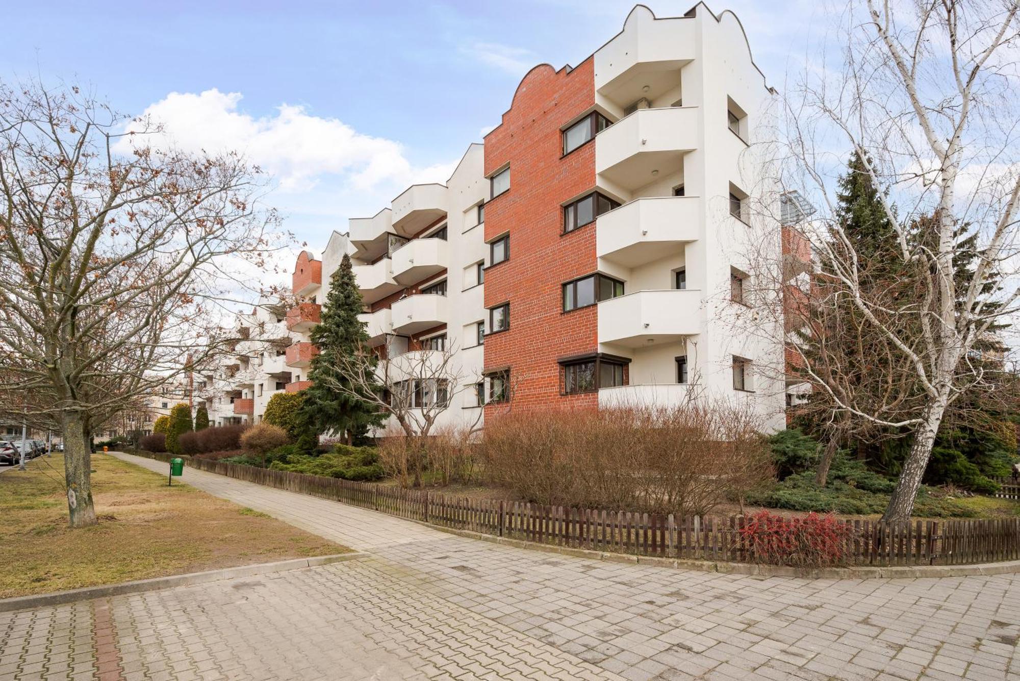 Metro Kabaty Deluxe Apartment *