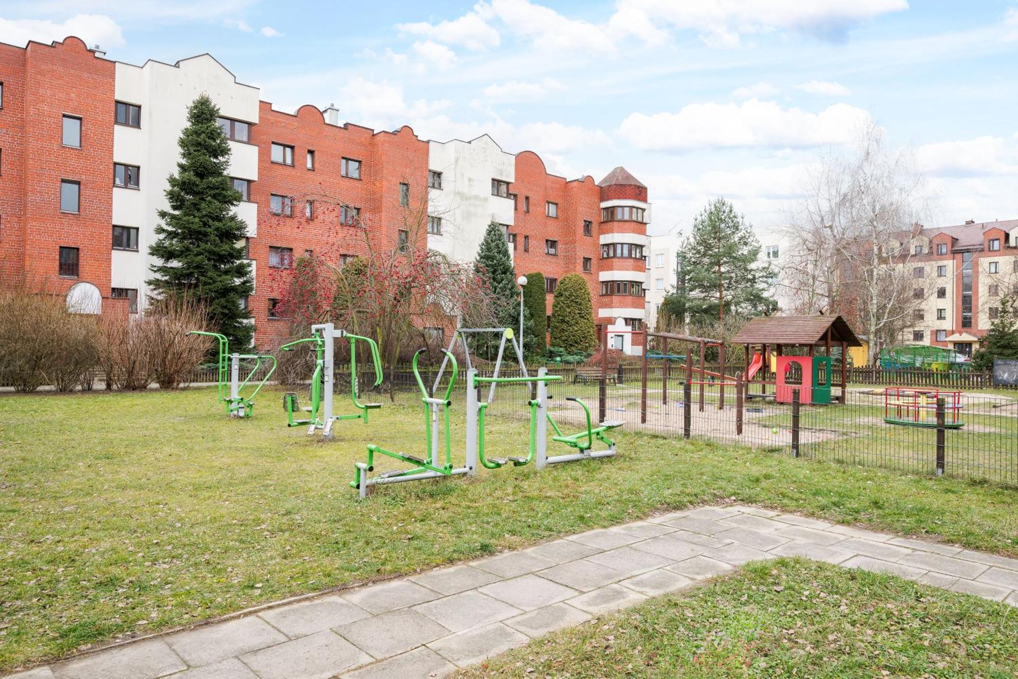 Metro Kabaty Deluxe Apartment Warsaw