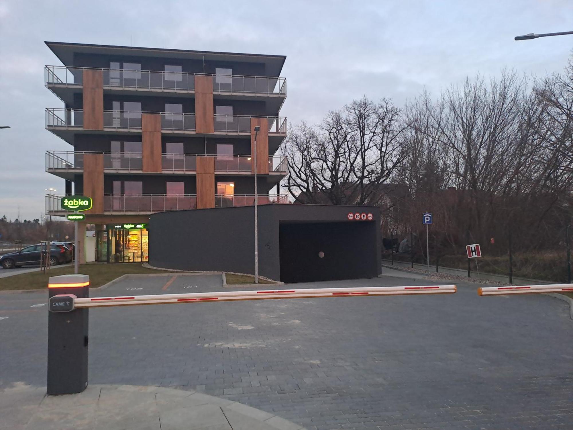 Smart With Parking Aparthotel