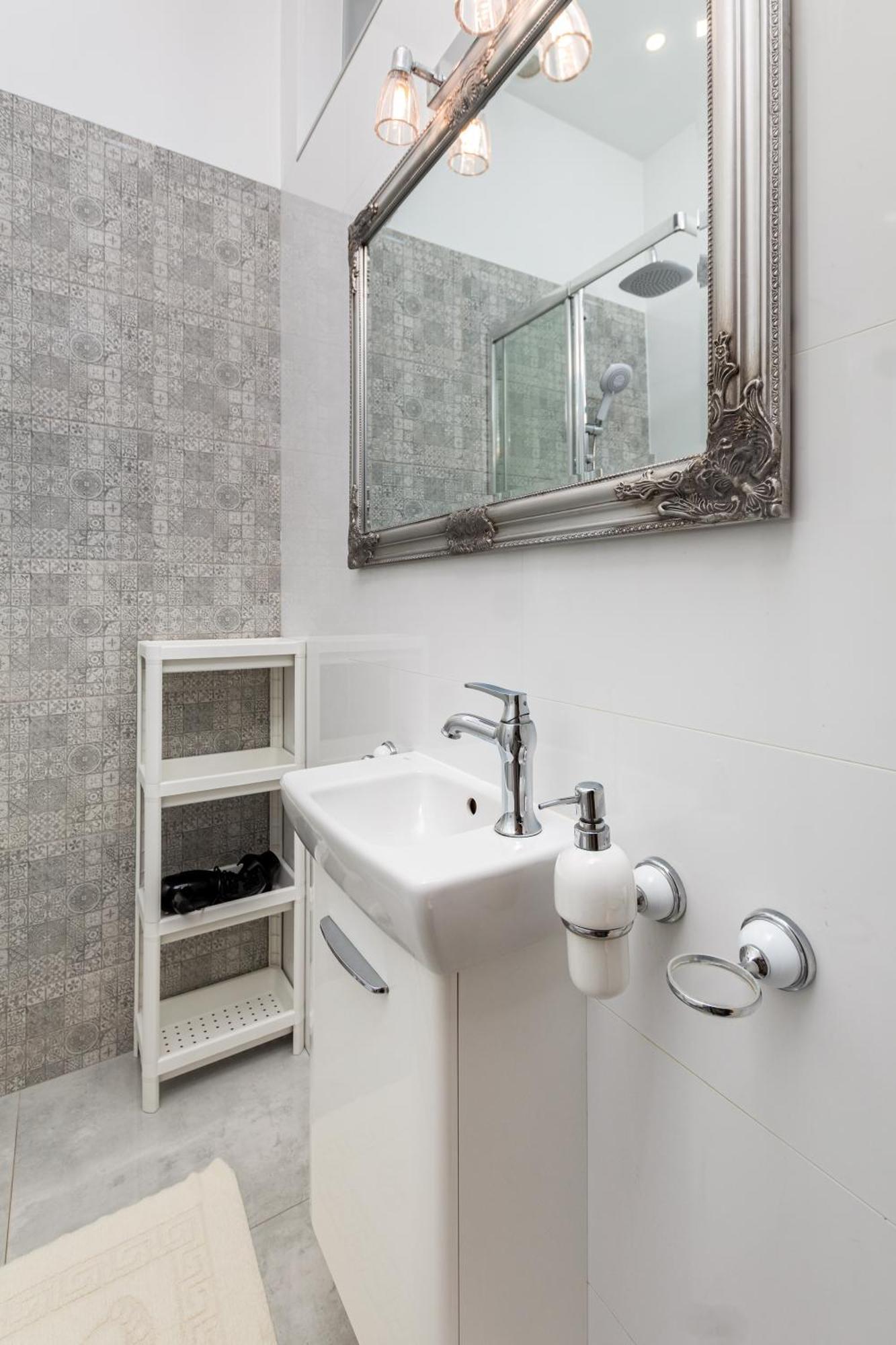 Apartment Aleja Wyzwolenia 14a By Homeprime *