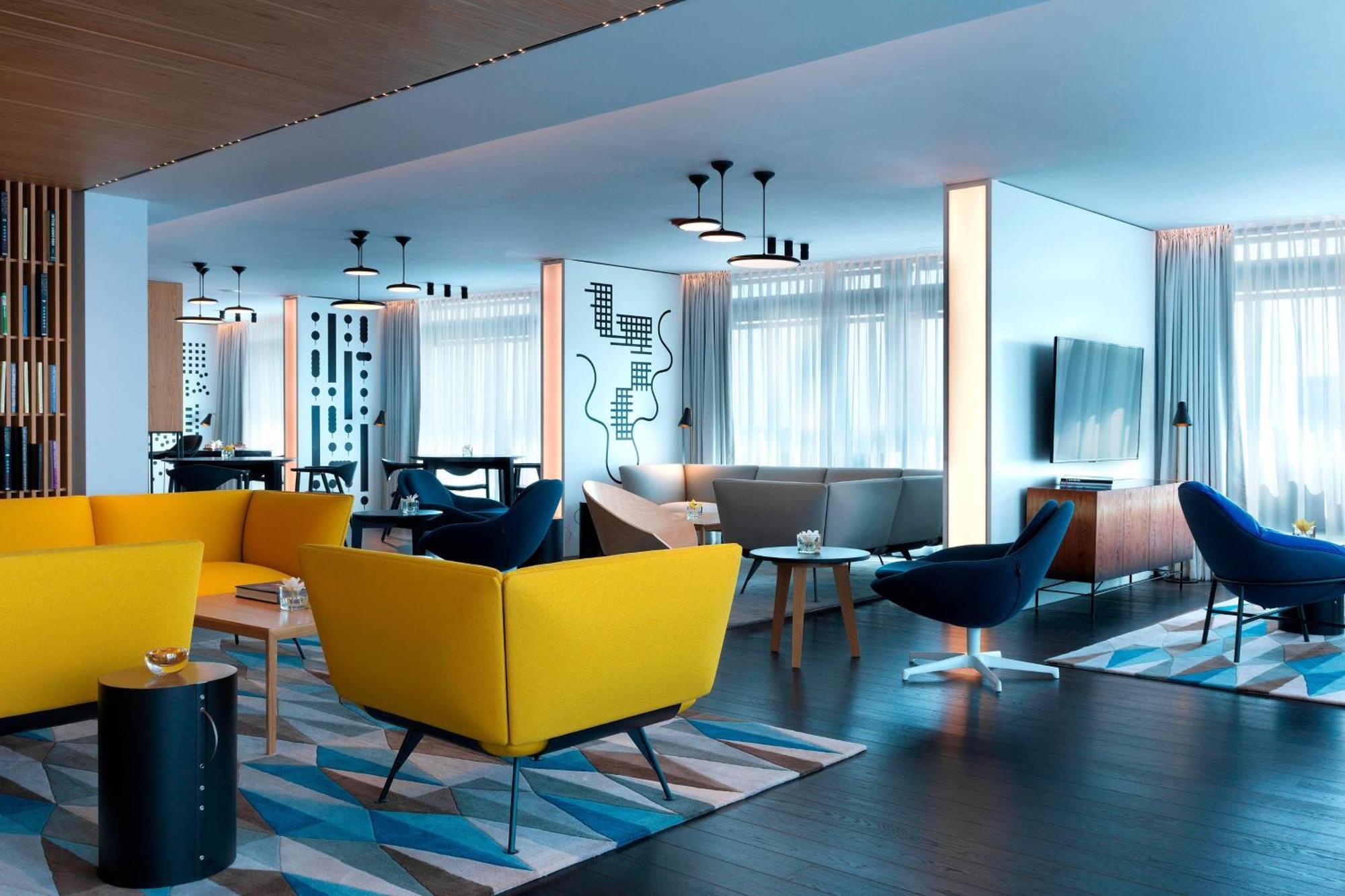 Renaissance Airport 5*