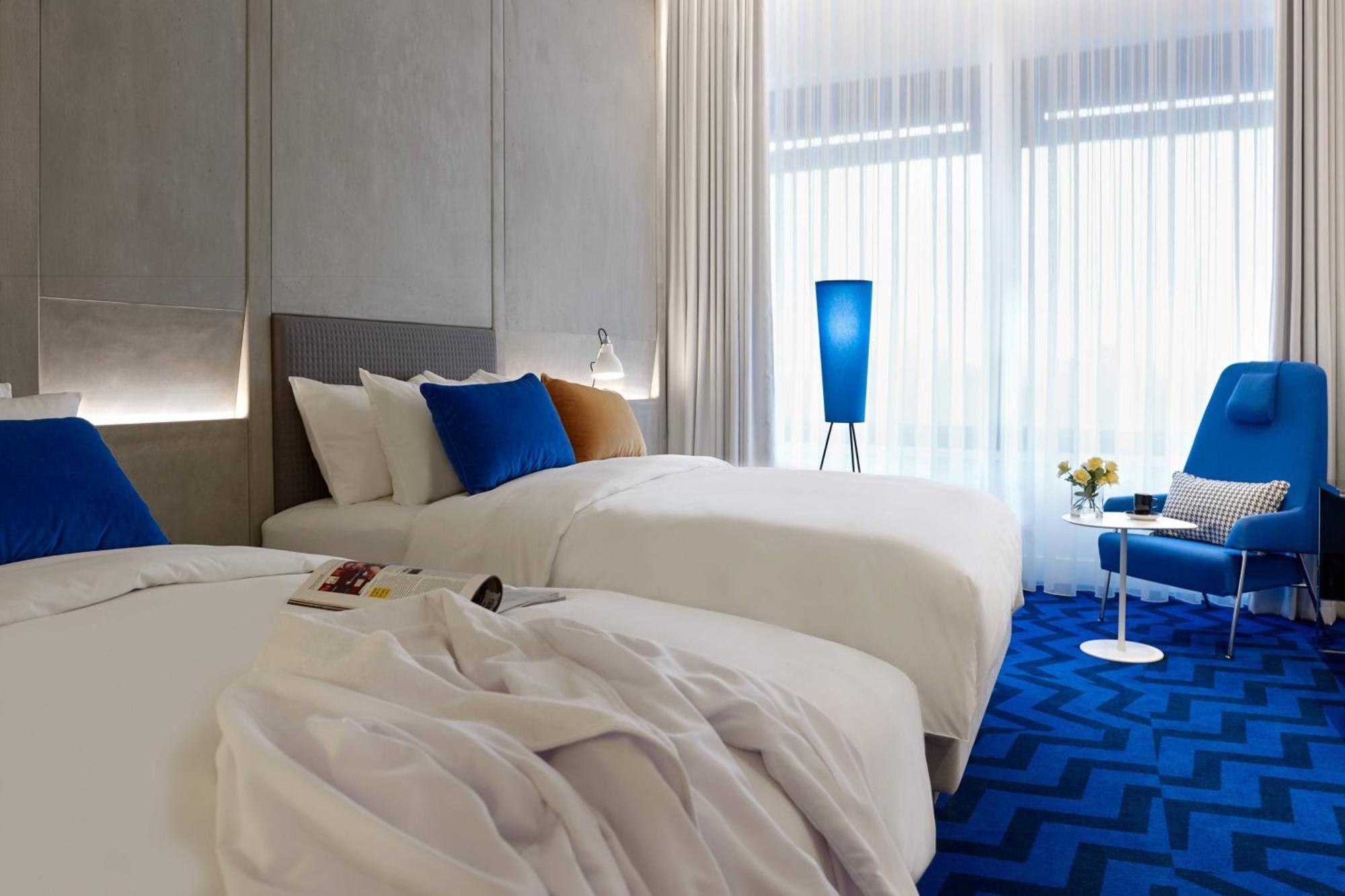 Renaissance Airport 5*