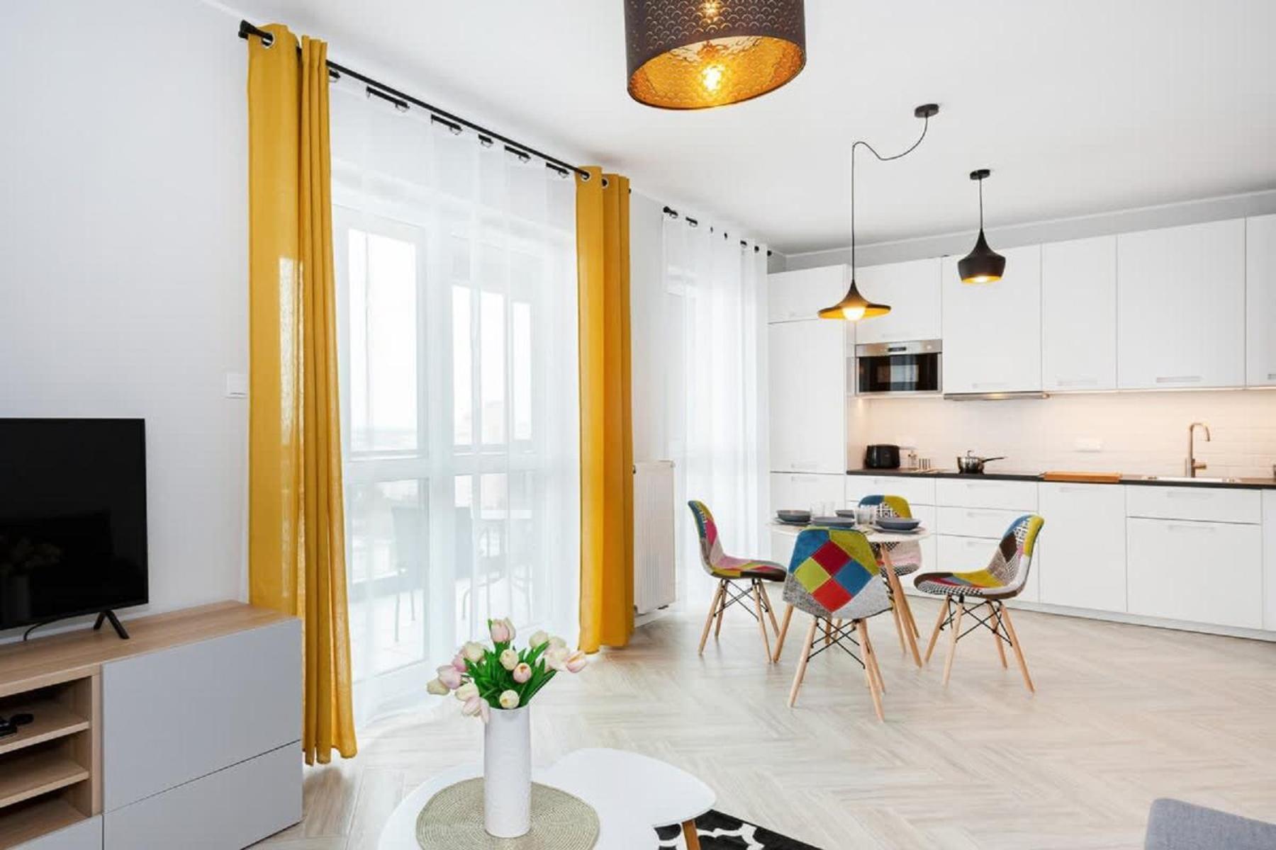Apartment Large In Rondo Wiatraczna By Renters