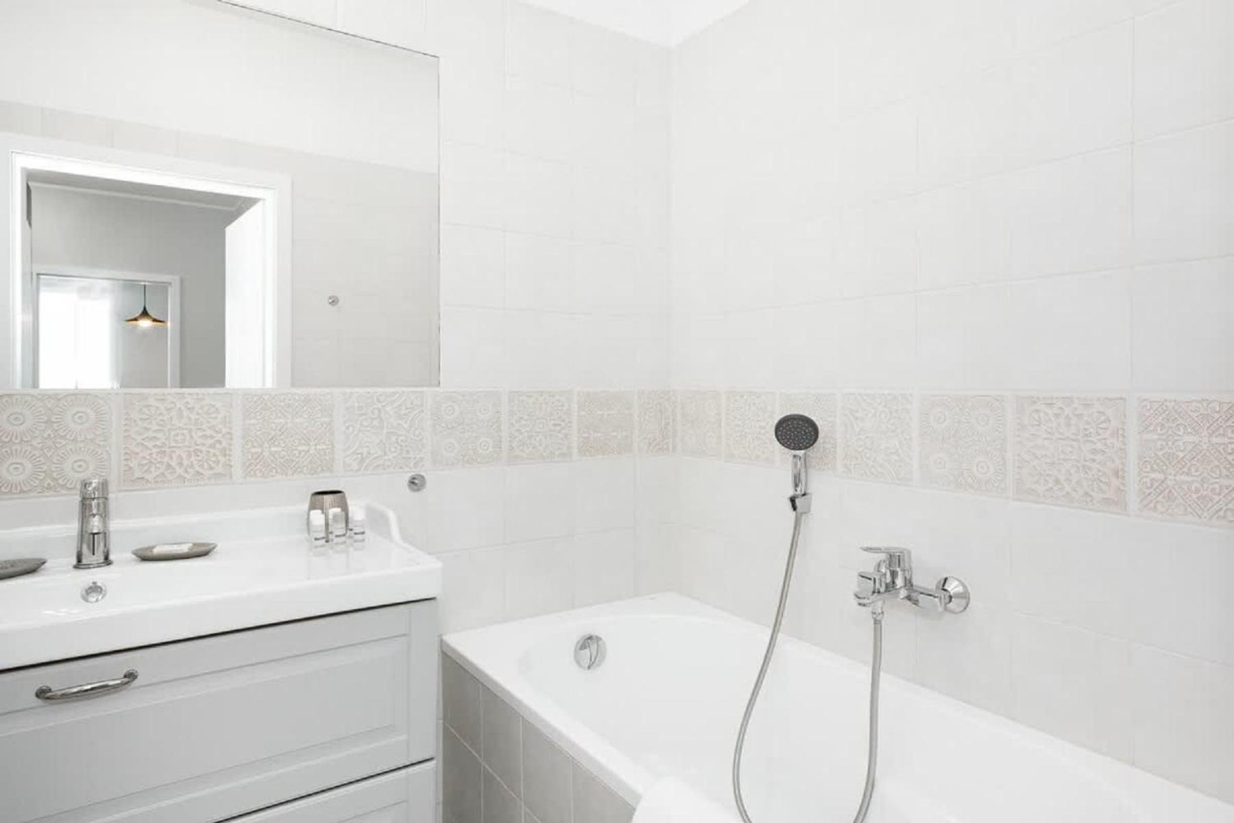 Apartment Large In Rondo Wiatraczna By Renters