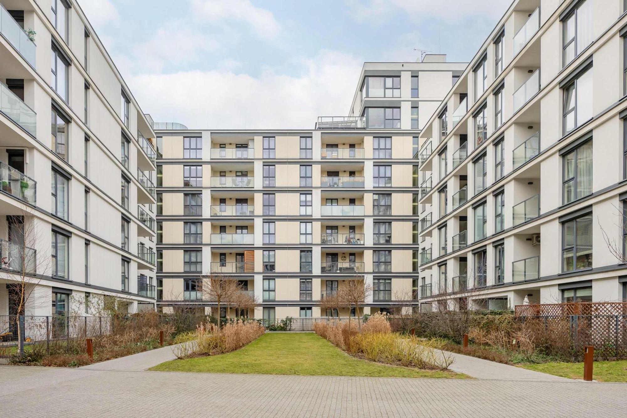 Family With Air Conditioning And Parking In Warsaw's Mokotow District By Renters Warsaw