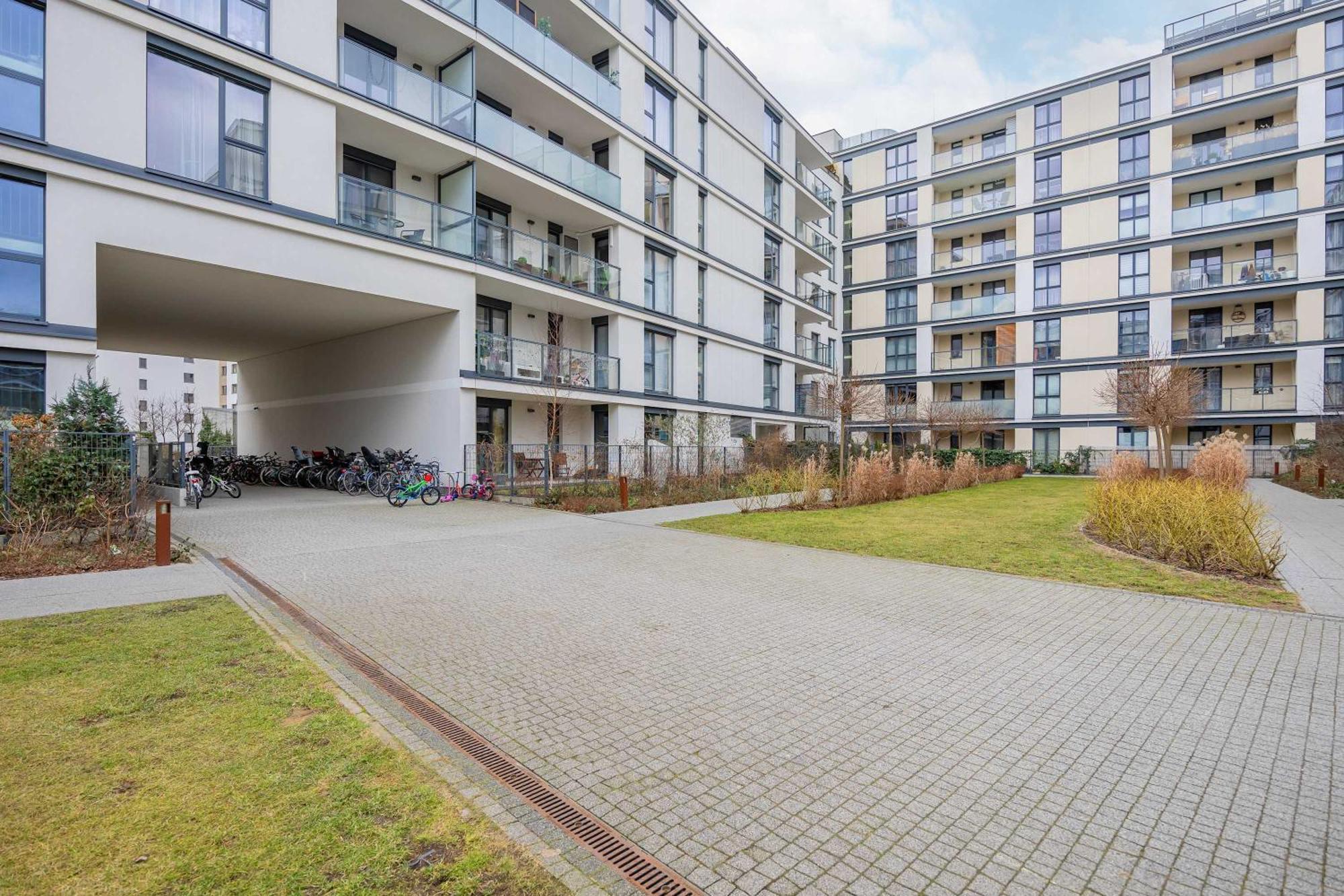 Family With Air Conditioning And Parking In Warsaw's Mokotow District By Renters Apartment