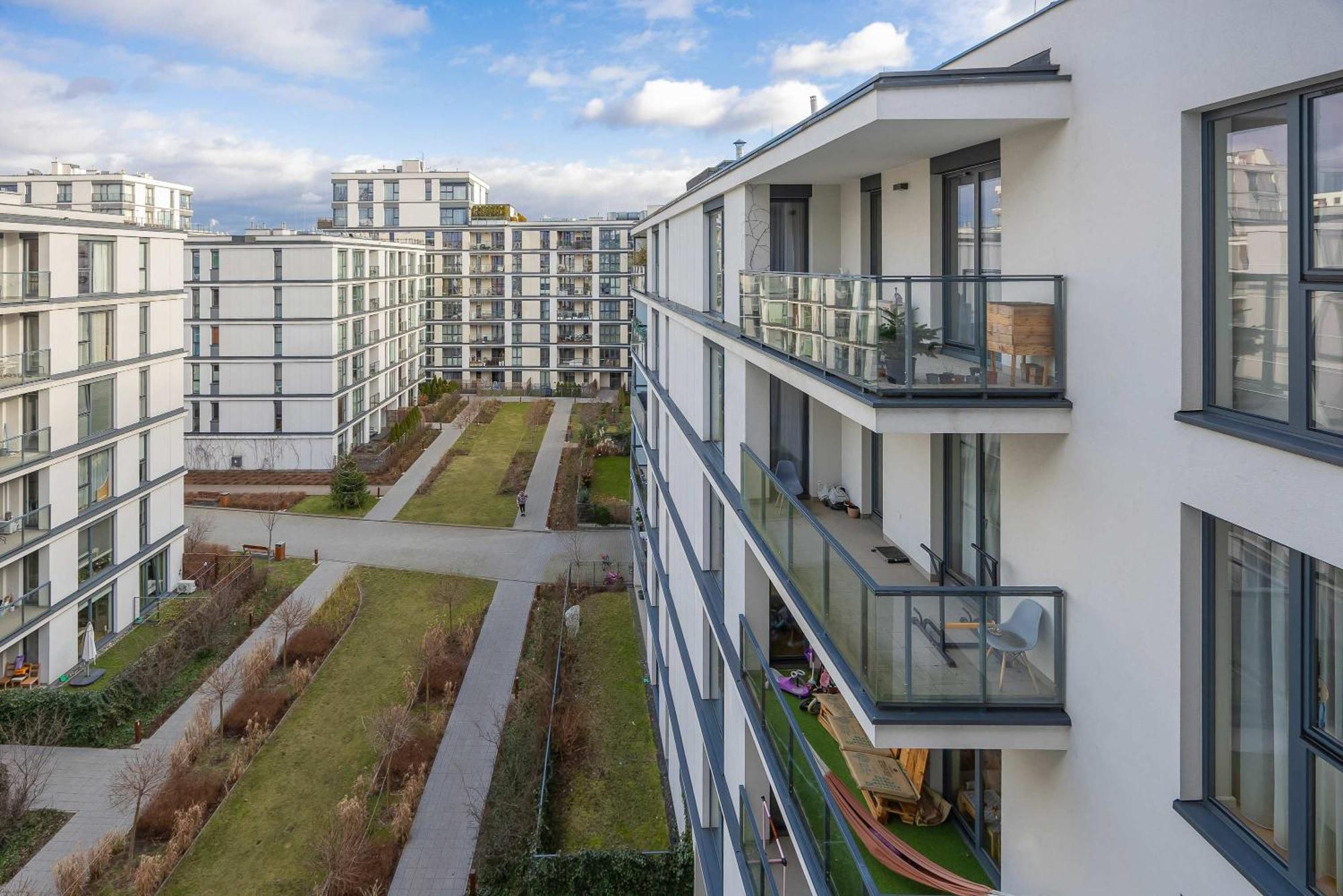 Family With Air Conditioning And Parking In Warsaw's Mokotow District By Renters Warsaw