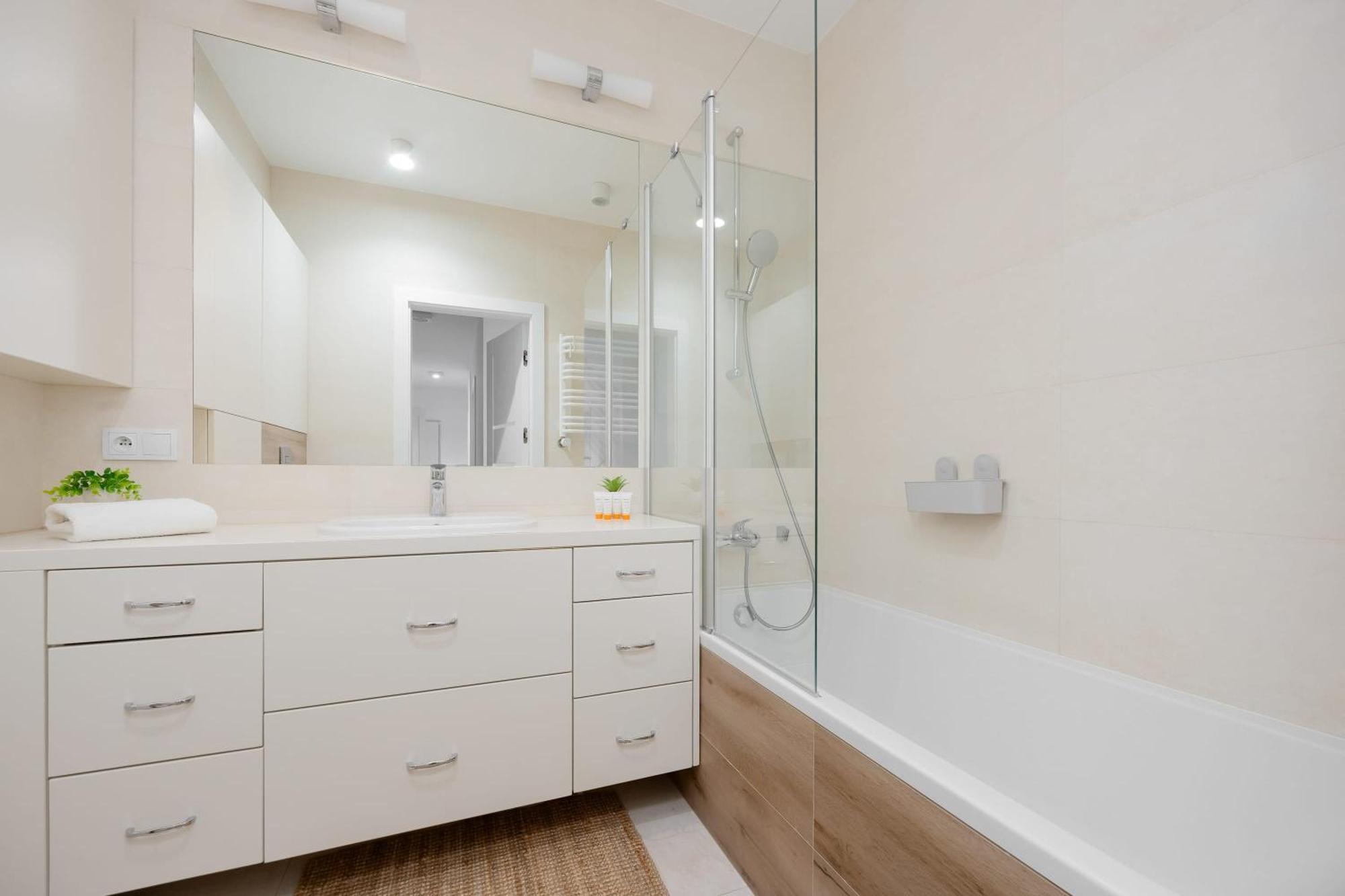 Apartment Family With Air Conditioning And Parking In Warsaw's Mokotow District By Renters
