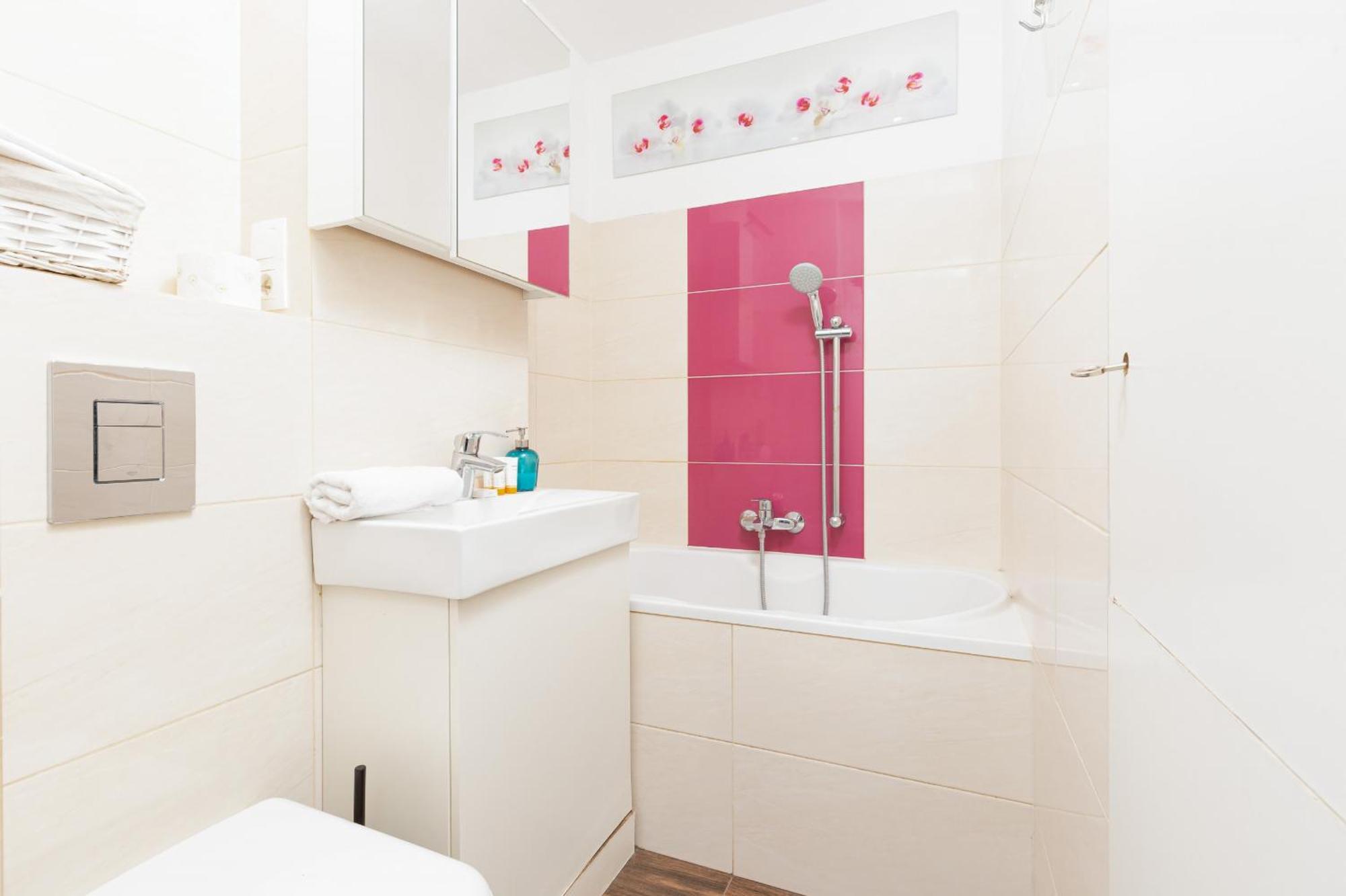 Grzybowska By Renters Apartment