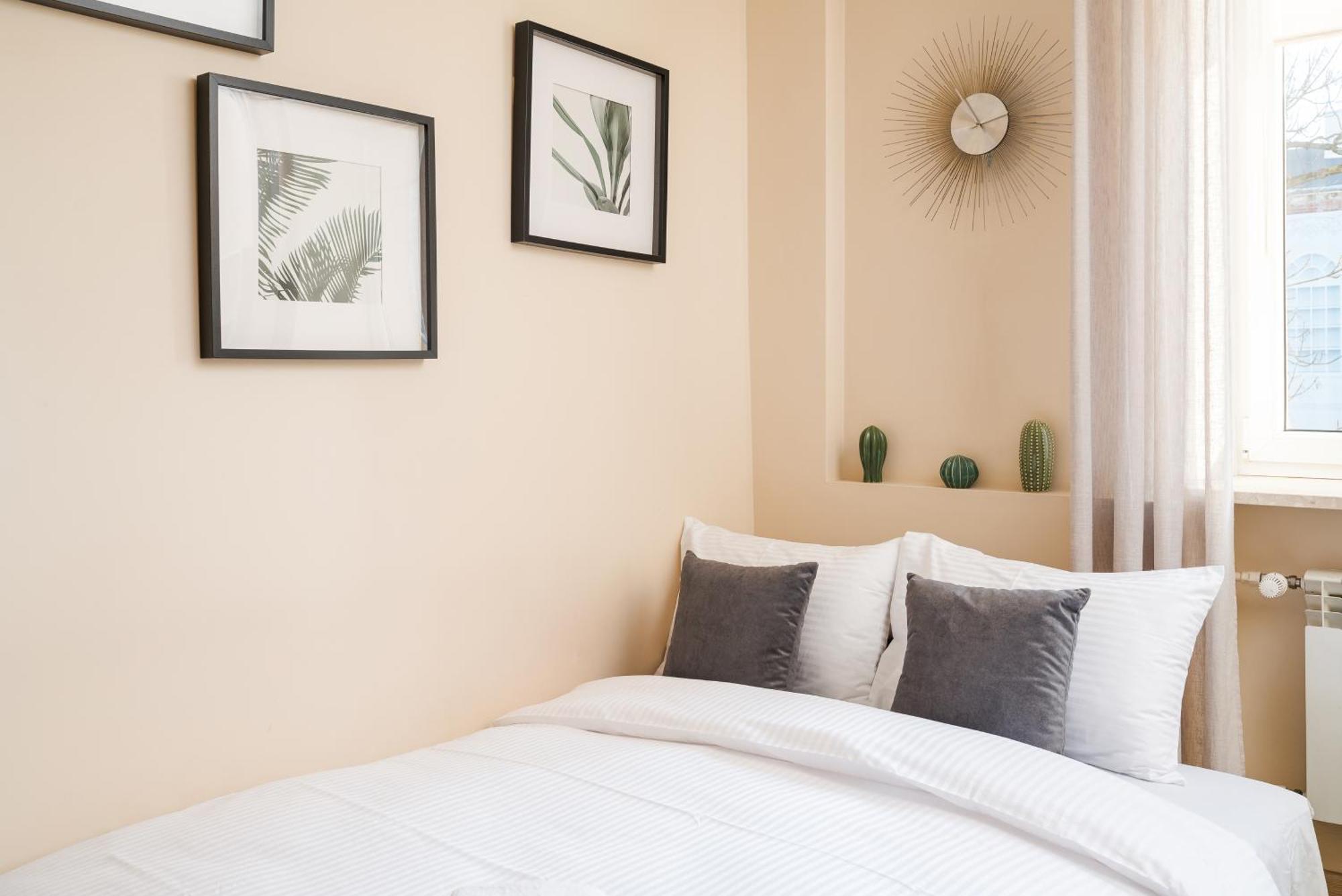 Metro Plocka Harmony Apartment
