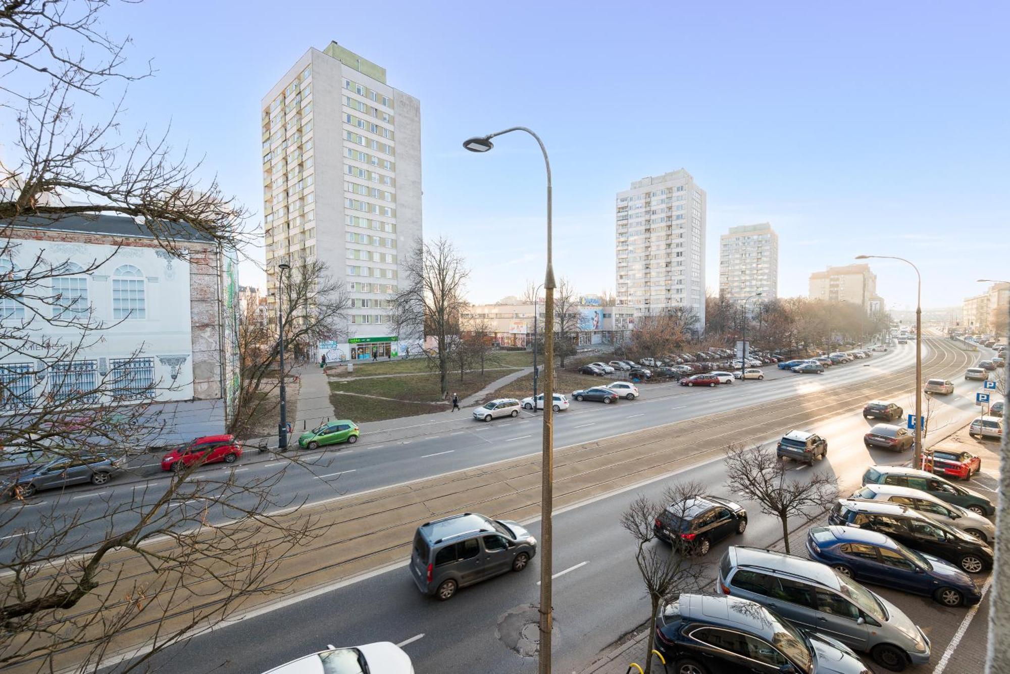 Metro Plocka Harmony Apartment