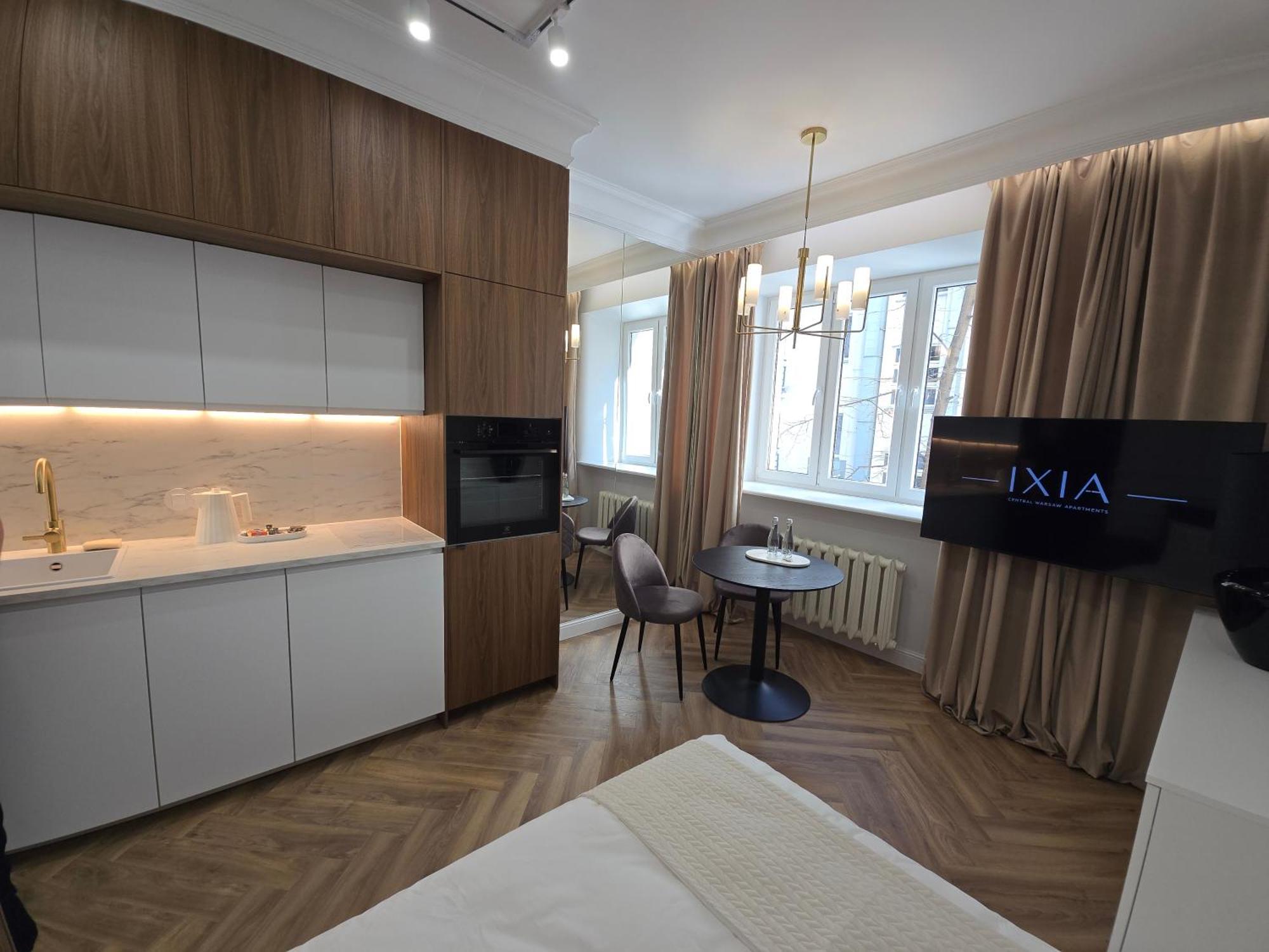 Ixia * Warsaw