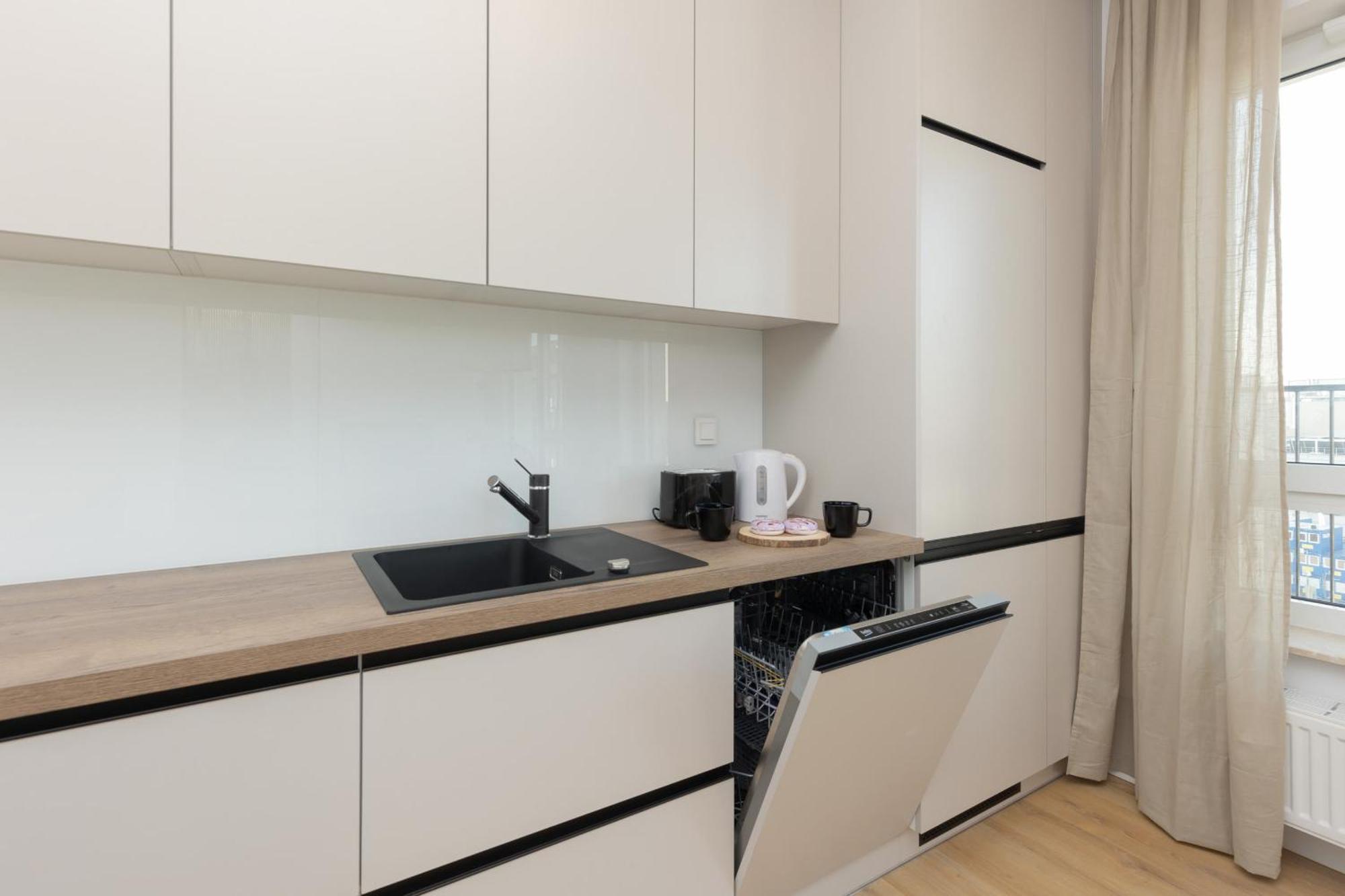 Apartment Optykow Spacious & Cosy With Parking By Renters