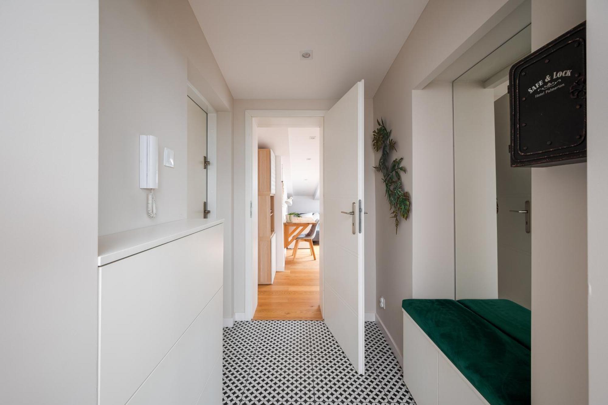 Metro Raclawicka Deluxe Apartment Warsaw