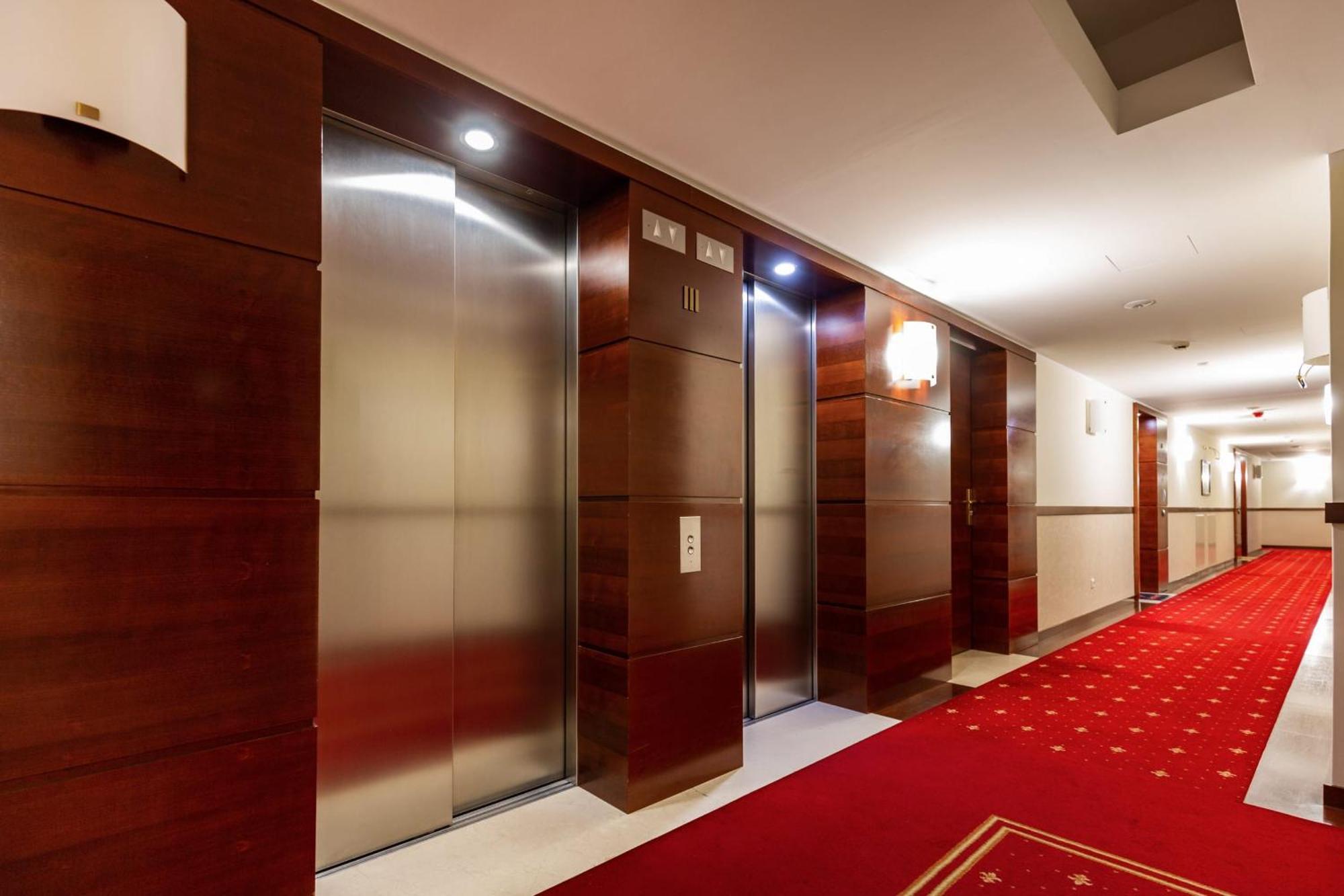 Center Exclusive By Renters Prestige * Warsaw