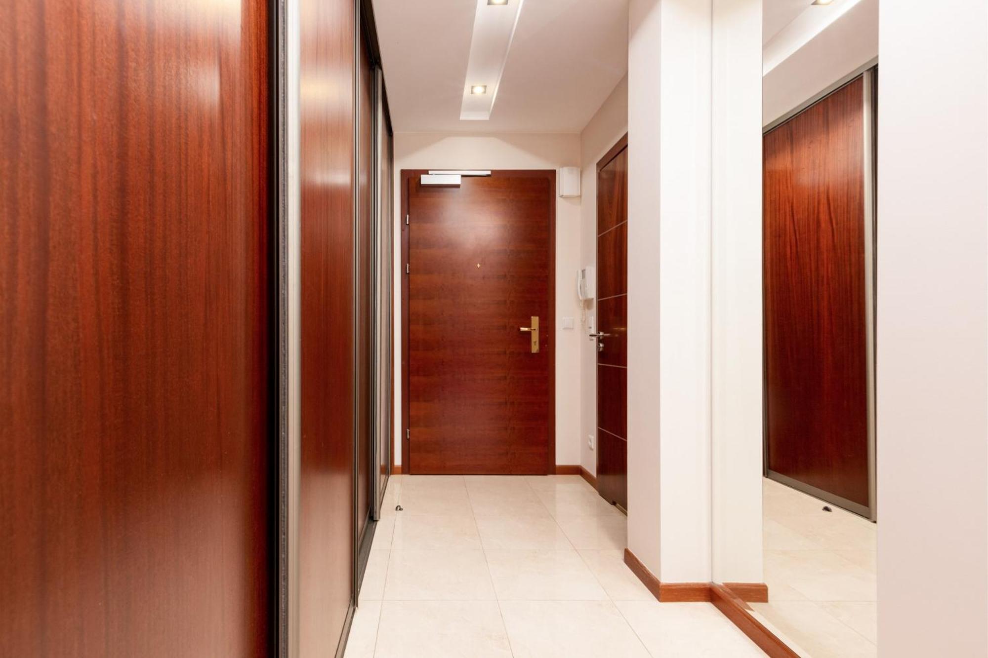 Center Exclusive By Renters Prestige Apartment