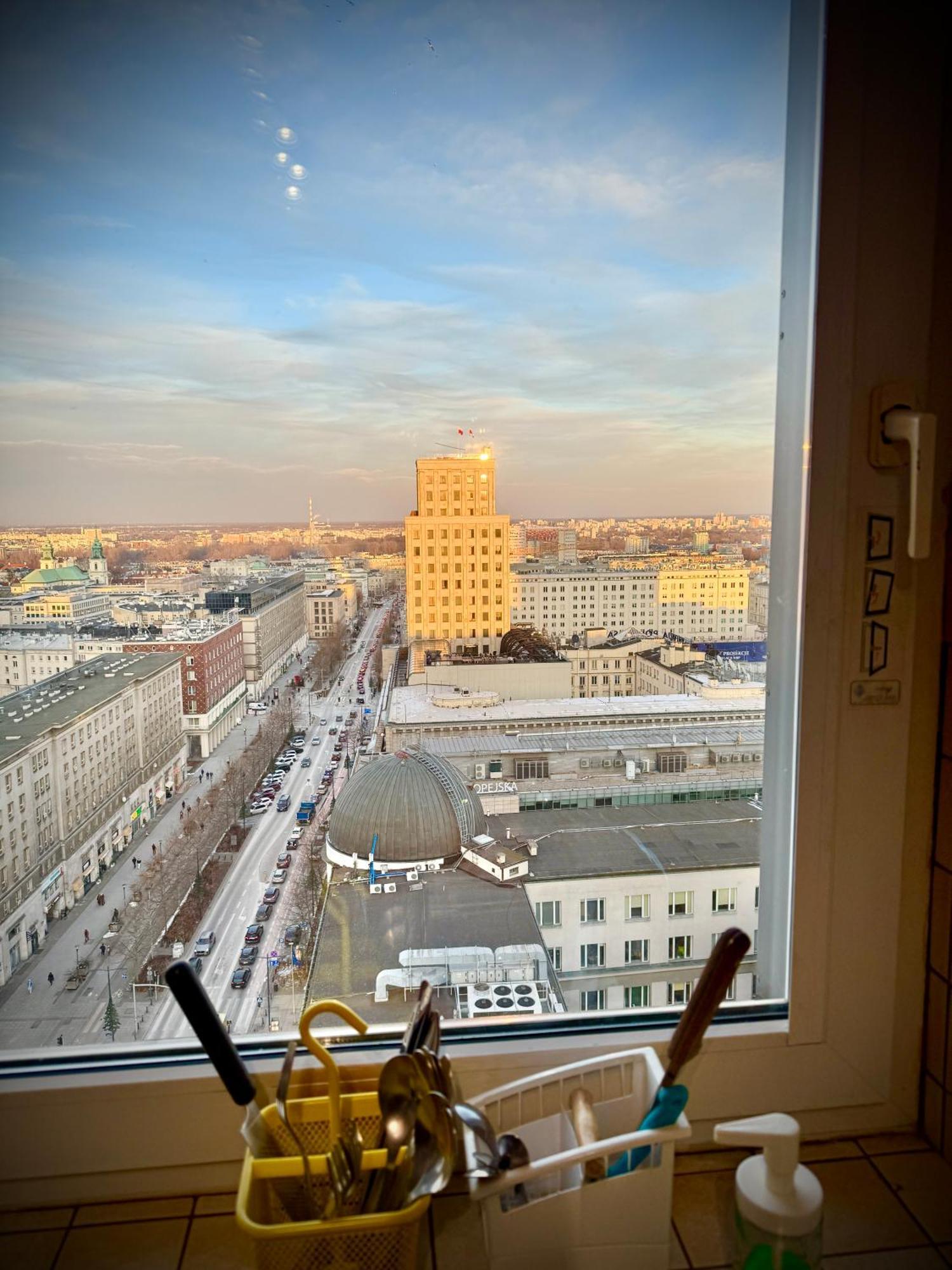 Super Yellow 2x Metro Fast Wifi 1 Gbs Netflix Panorama Miasta Warsaw
