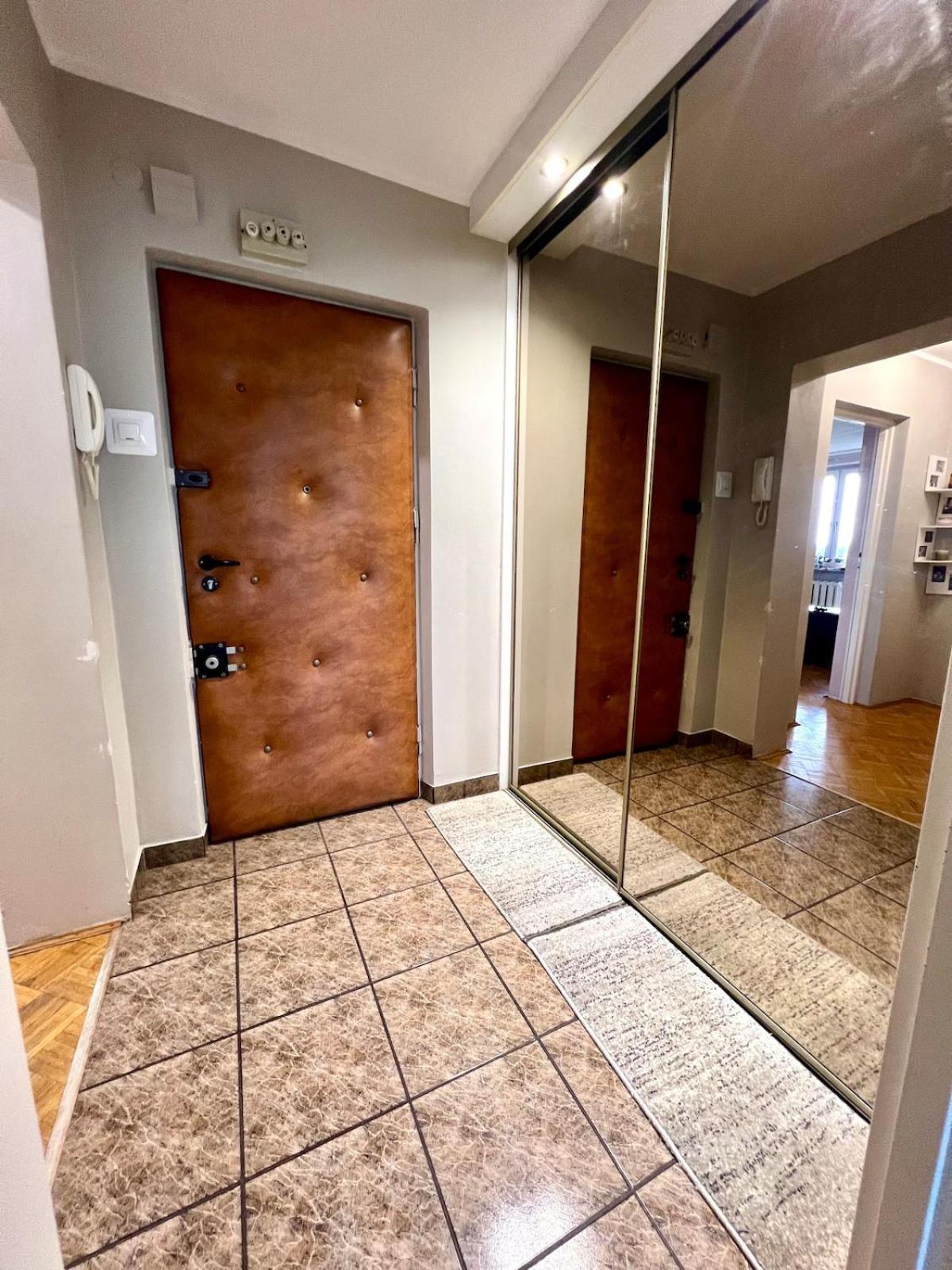 Comfortable In Good Location Apartment Warsaw