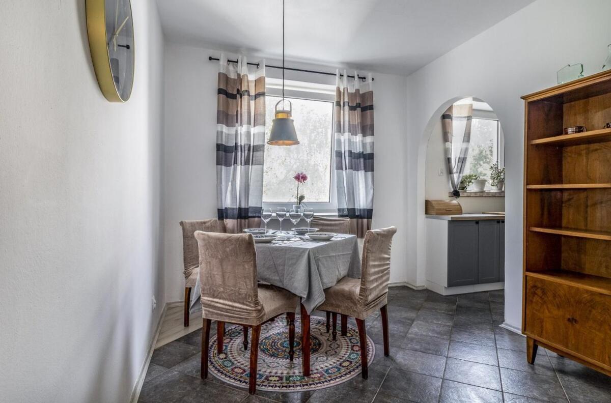 View 2-bedroom On Ptasia Street Apartment *