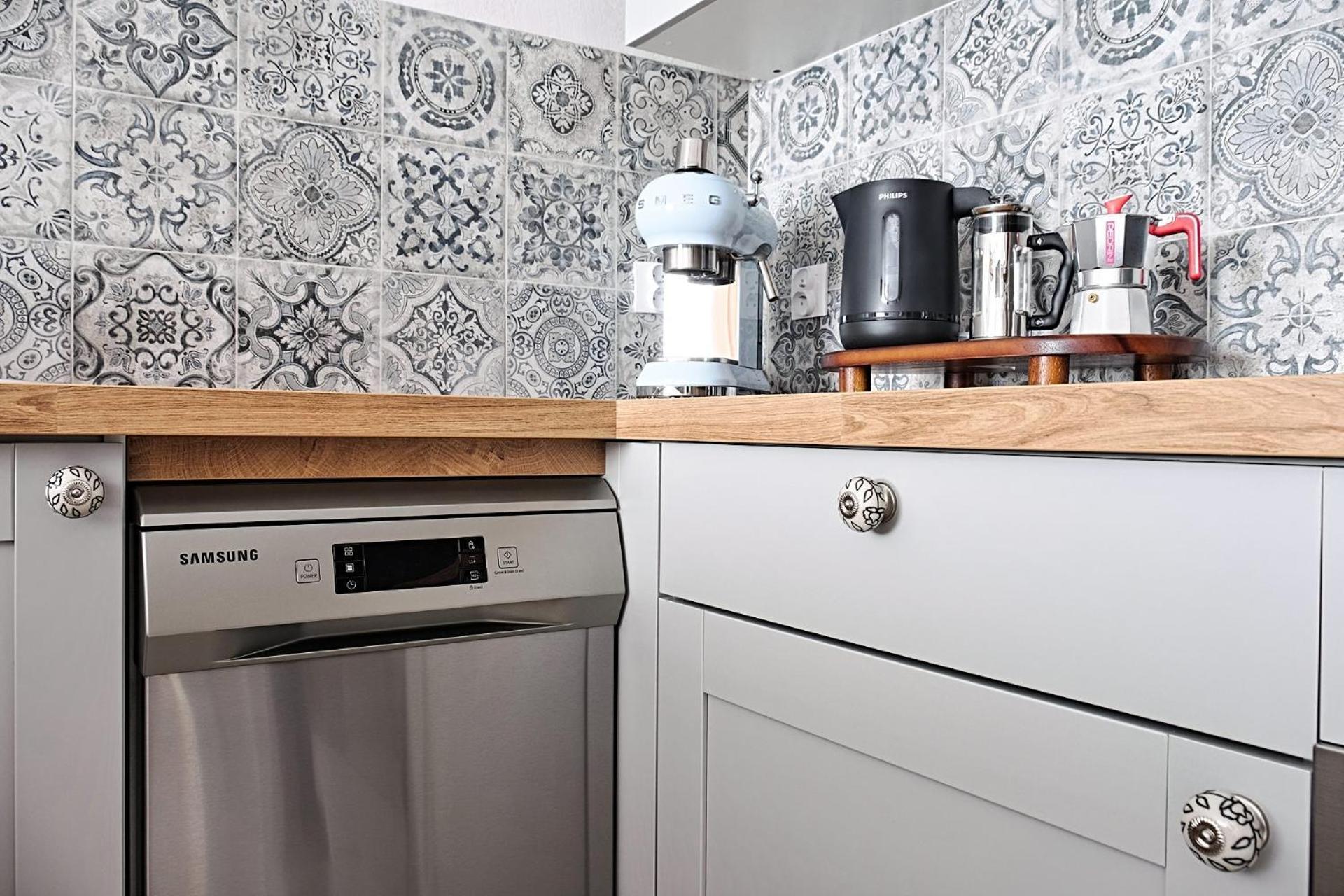 Apartamento *top* Full Black Out A/c Fast Wi-fi, Standing Desk *