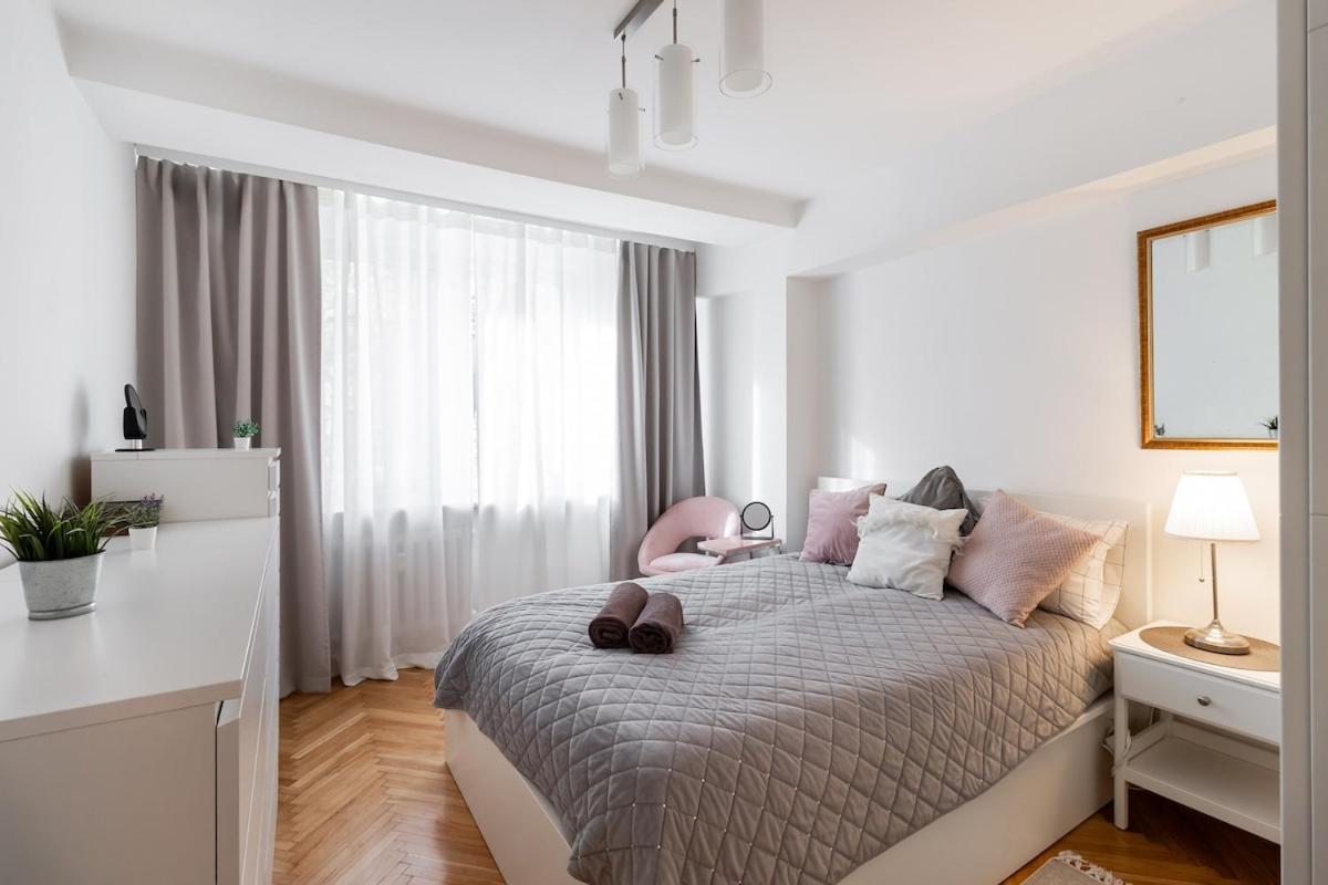 Apartment Chic - Stare - Cozy And Stylish - Anielewicza Warsaw