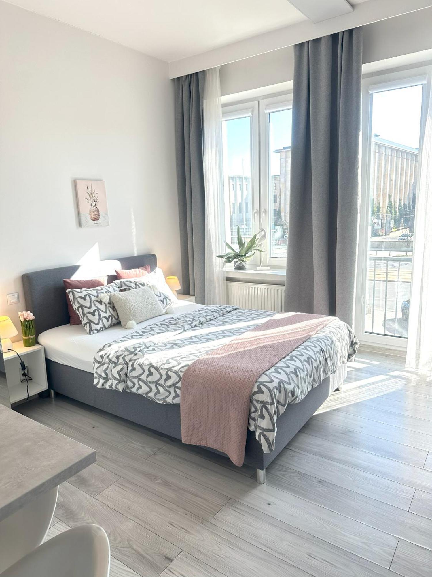Exclusive Smolna Apartment *