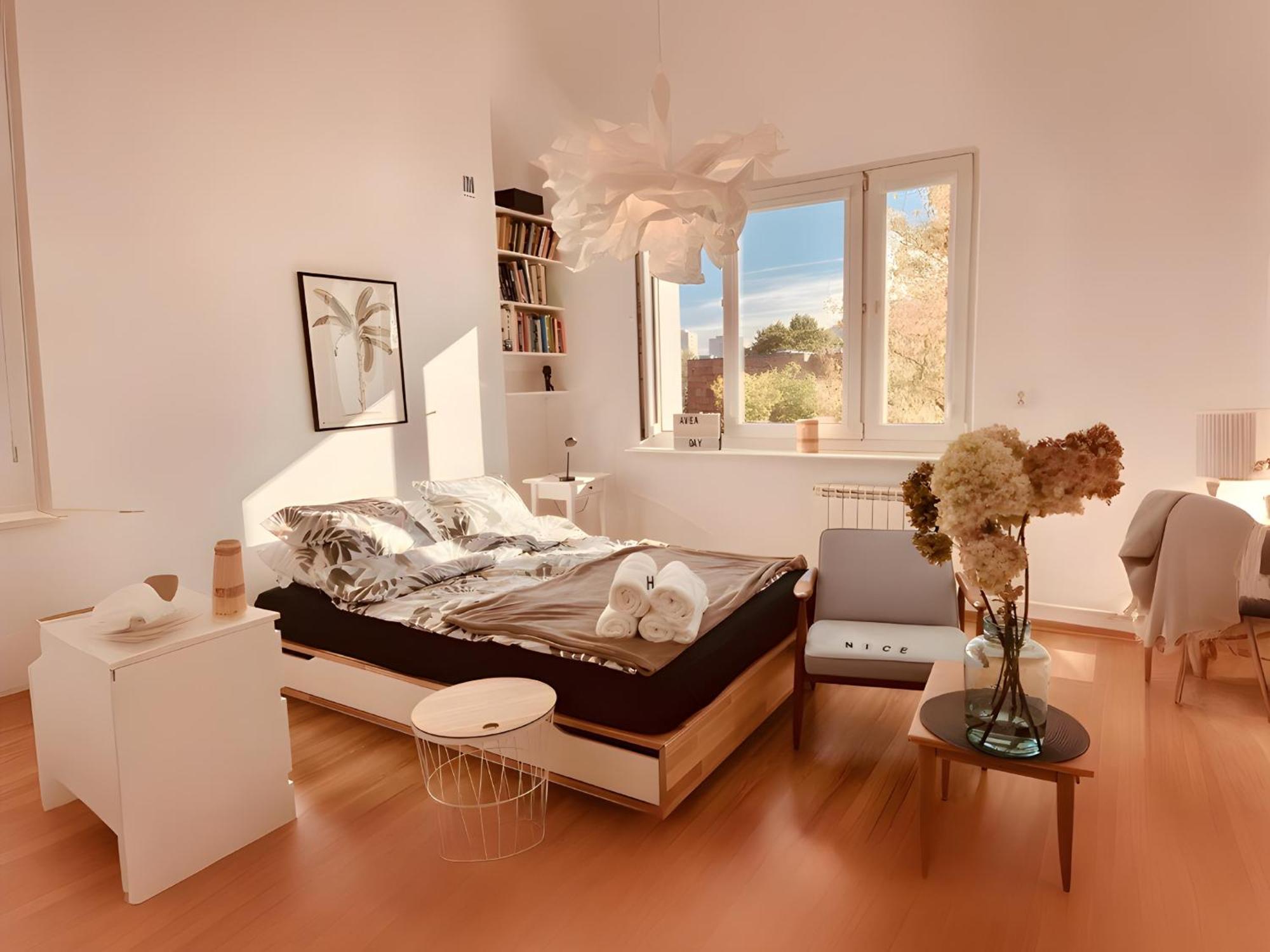 Spacious, Quiet And Bright Apartment, Close Center, Parking, Air-conditioned