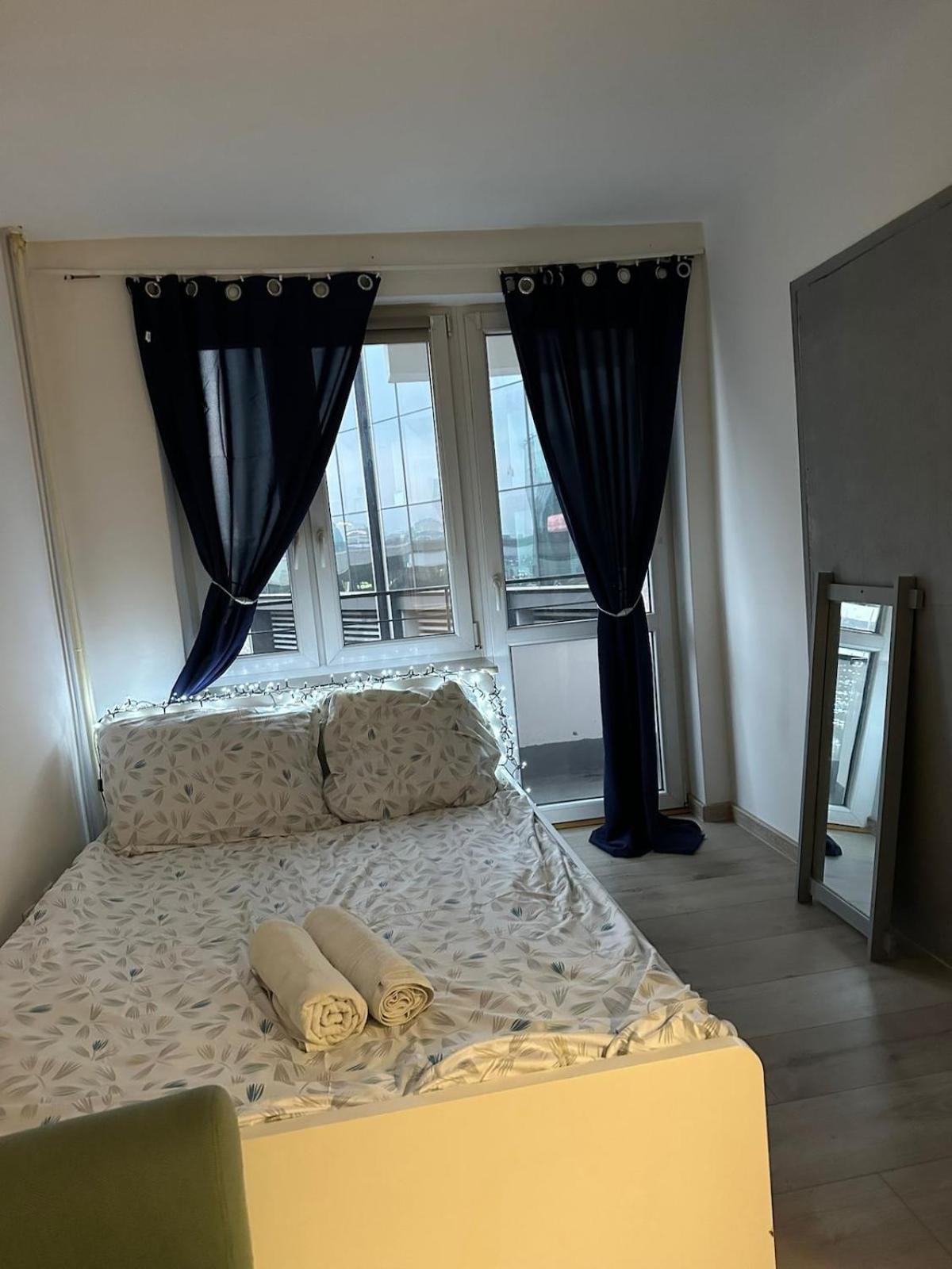 Varsovian Chic - Stylish 2br In Center With Balcony & Views Warsaw