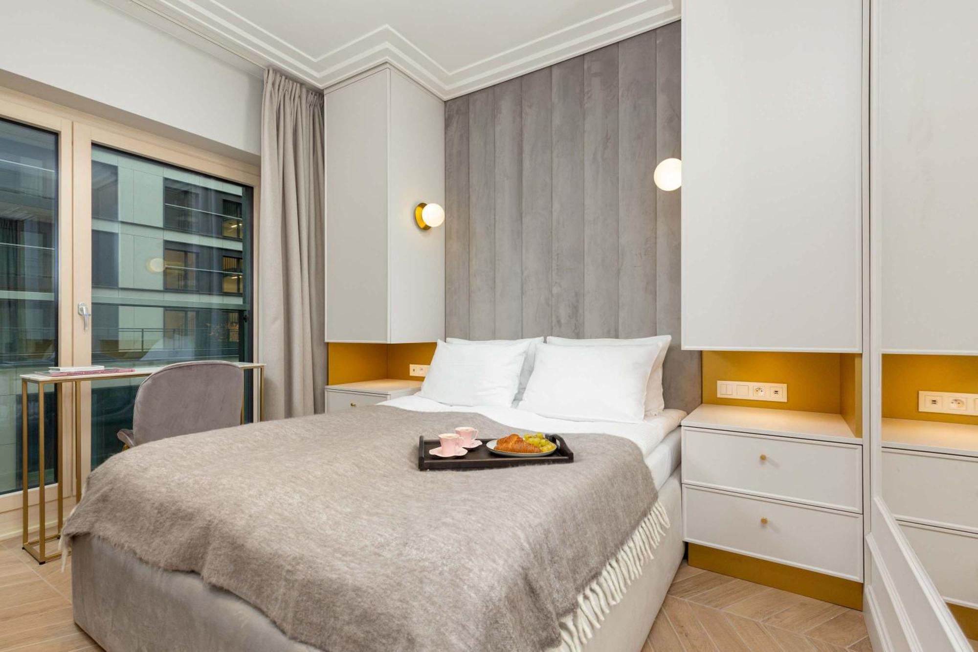 Lux Center Mennica By Renters Prestige