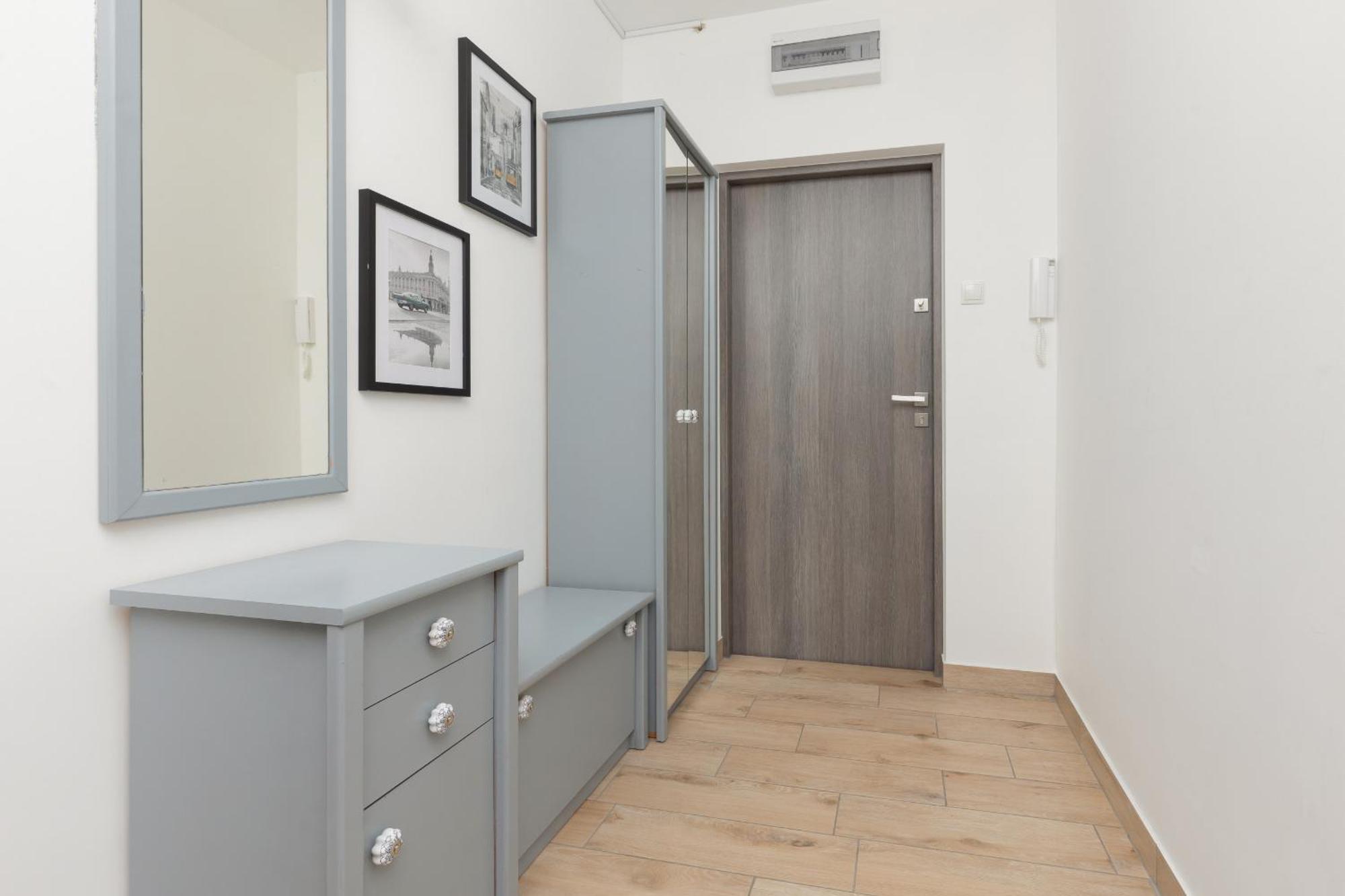 Kopcinskiego Bright & Spacious Ursynow By Renters Warsaw