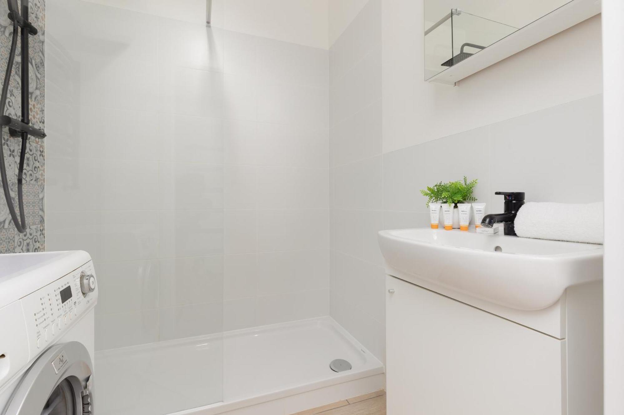 Kopcinskiego Bright & Spacious Ursynow By Renters * Warsaw