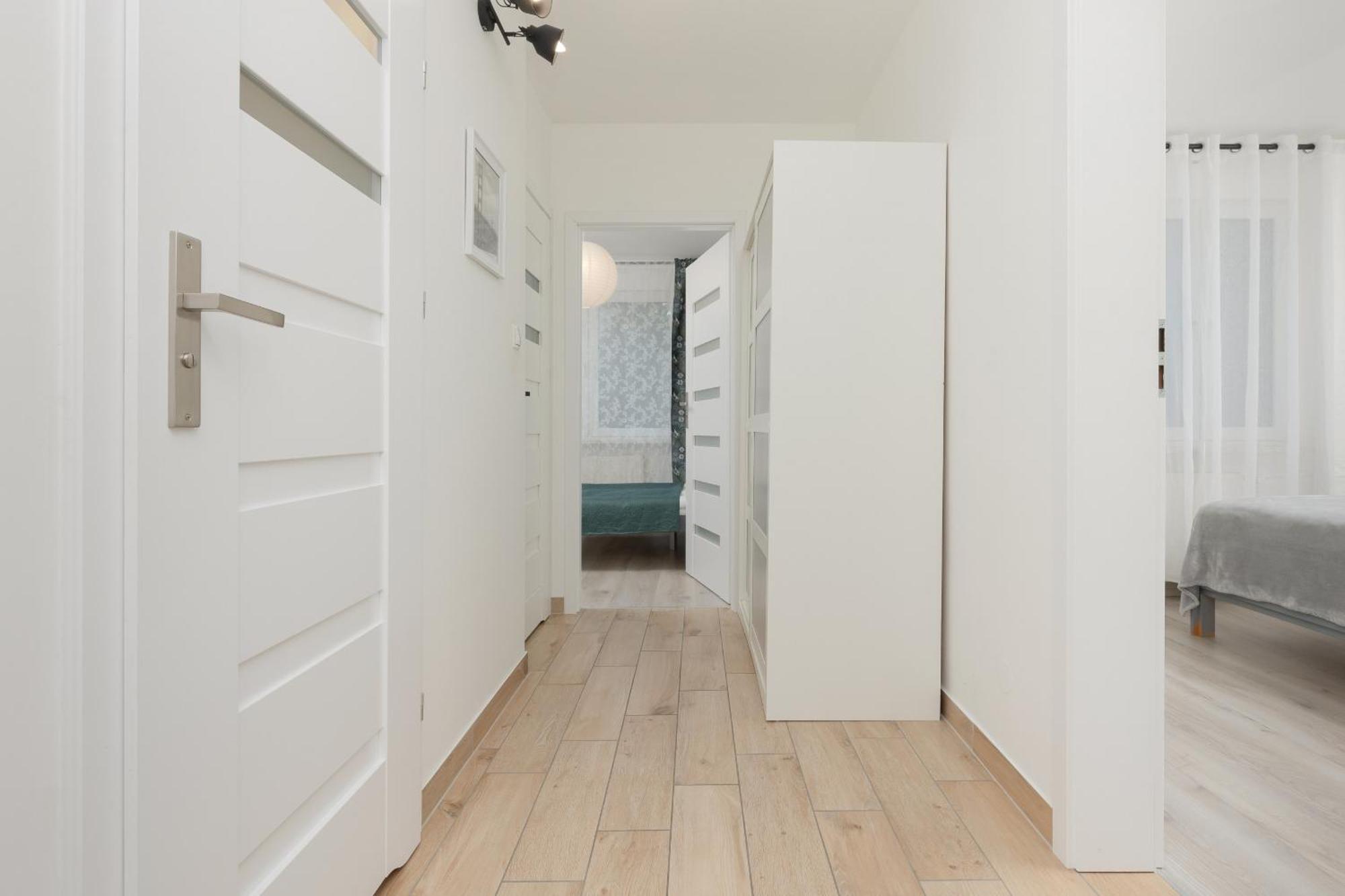 Kopcinskiego Bright & Spacious Ursynow By Renters
