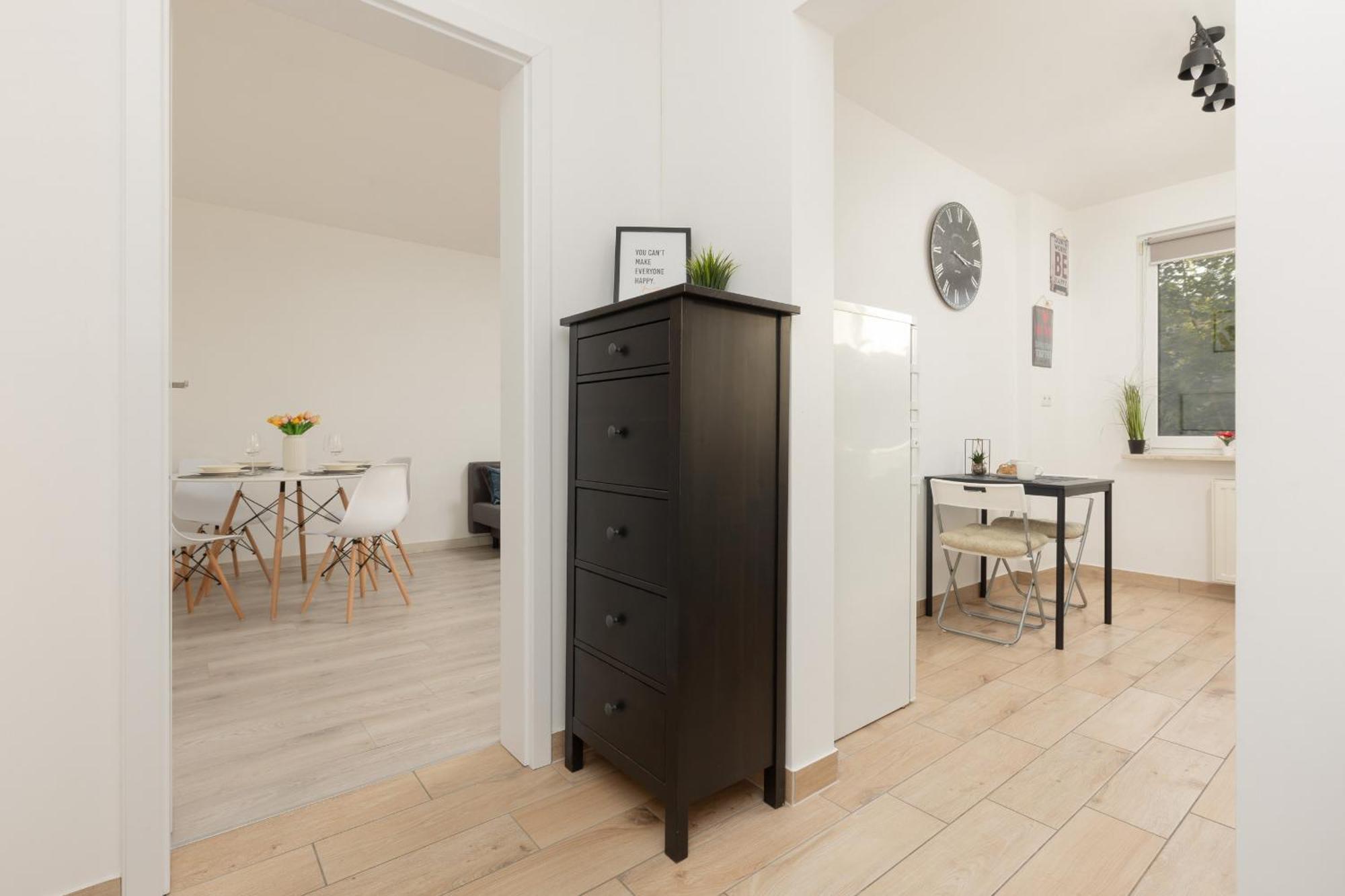 Apartment Kopcinskiego Bright & Spacious Ursynow By Renters Warsaw