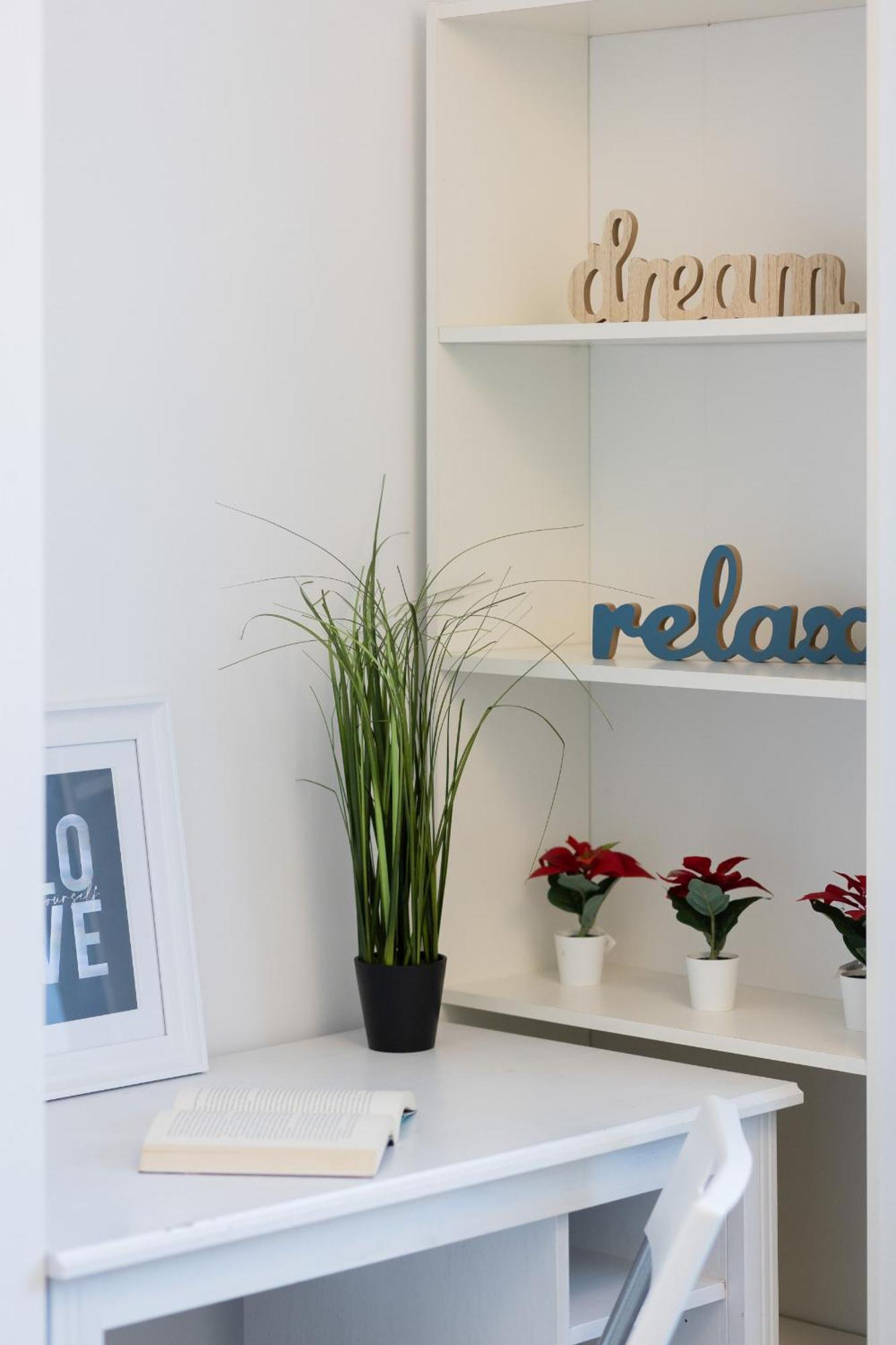 Kopcinskiego Bright & Spacious Ursynow By Renters
