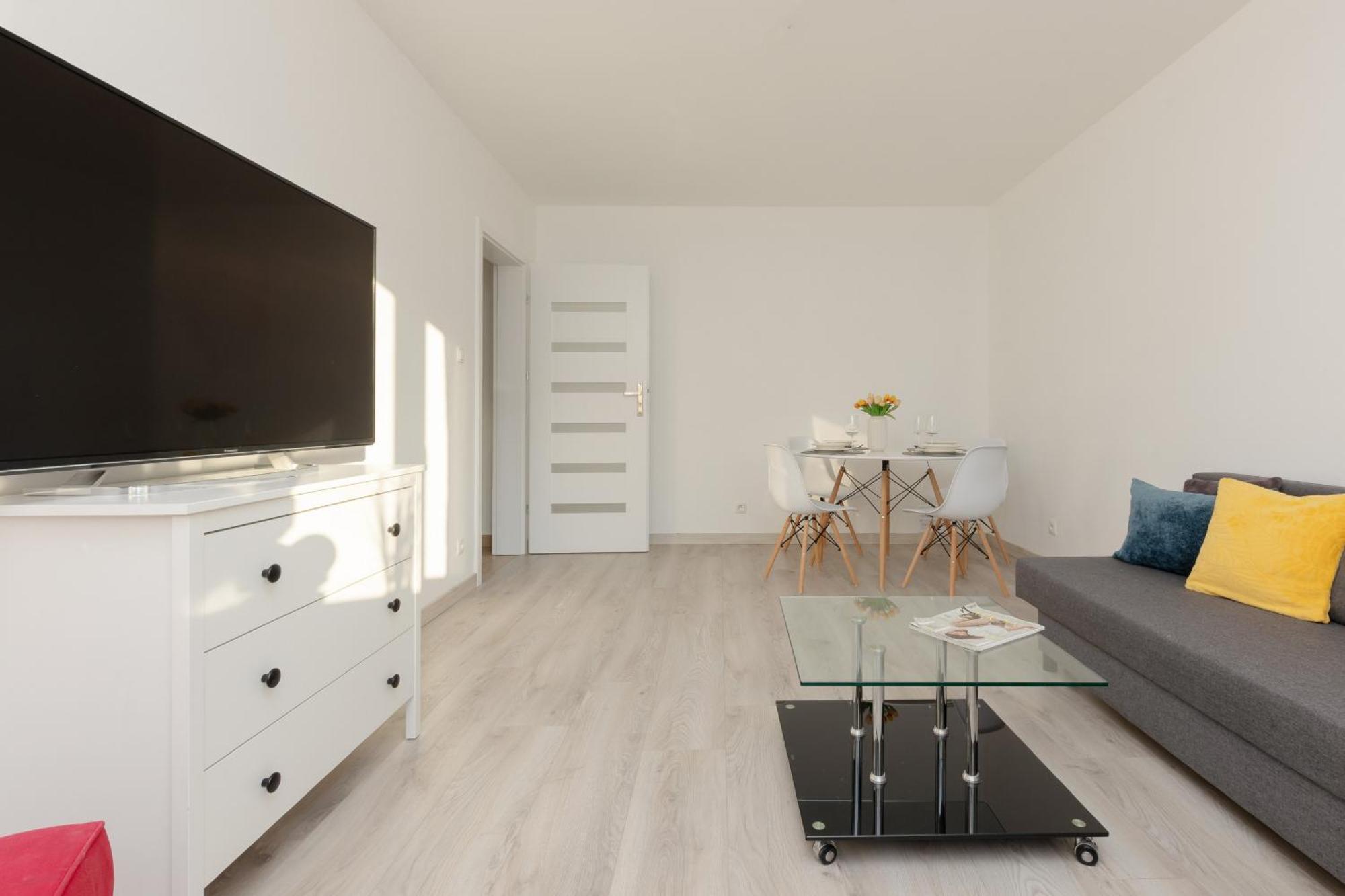 Kopcinskiego Bright & Spacious Ursynow By Renters Warsaw