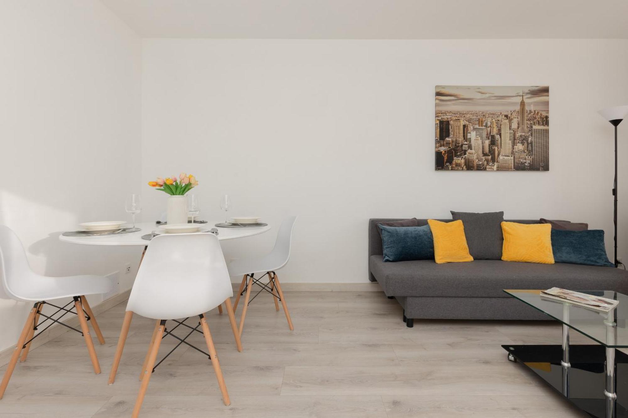 Apartment Kopcinskiego Bright & Spacious Ursynow By Renters *